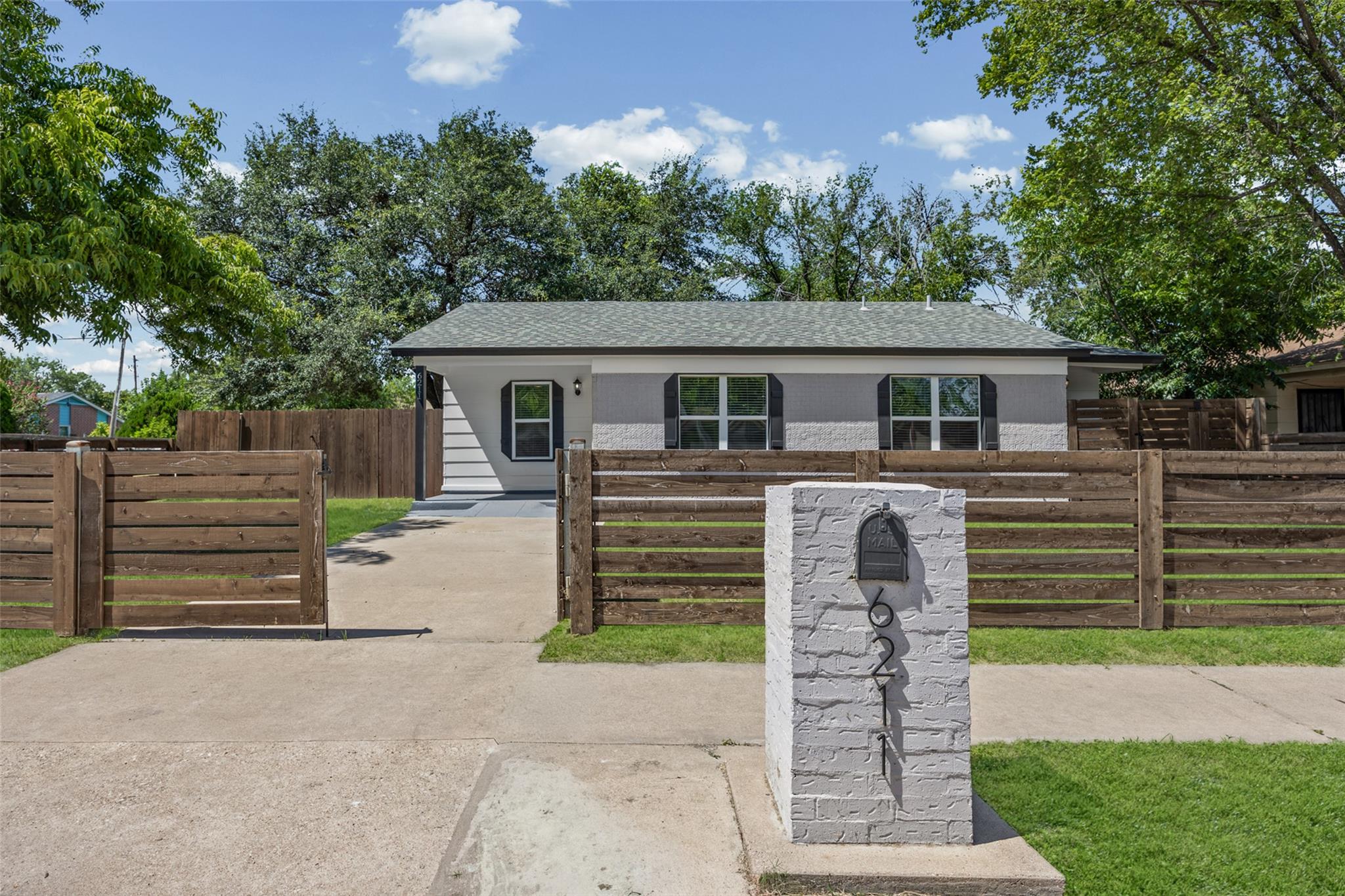 6211 Palm CIR, Austin, TX 78741