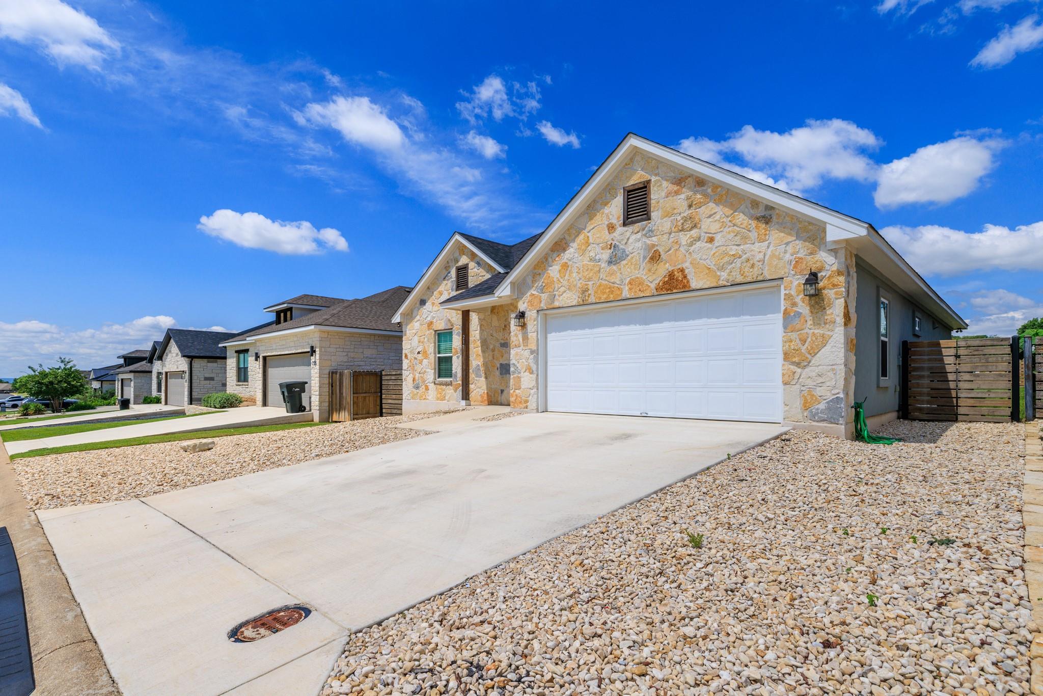 237 Dudley Way, Fredericksburg, TX 78624