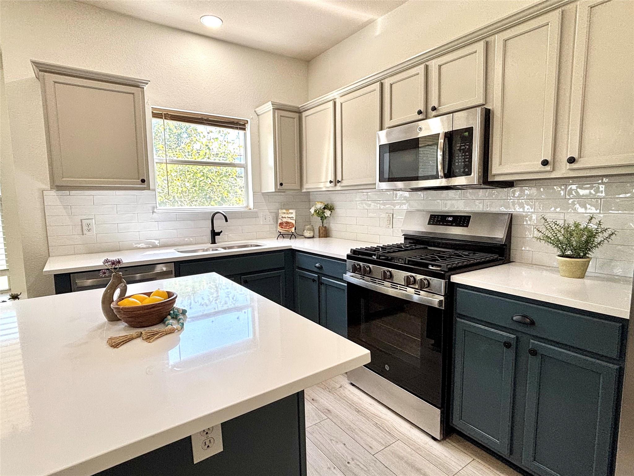 1104 Henderson DR, Leander, TX 78641