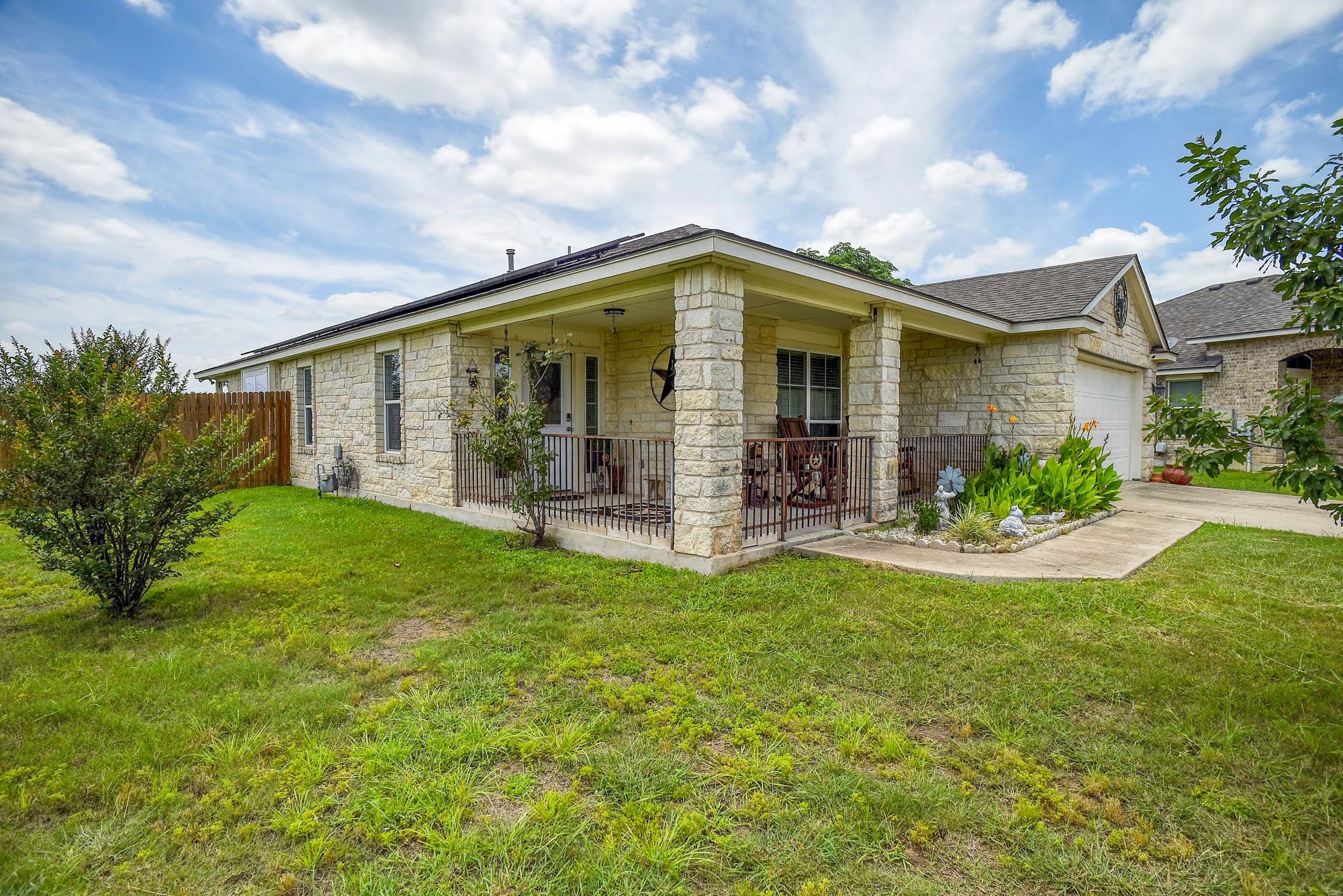 409 S Hunting Lodge LN, Bastrop, TX 78602