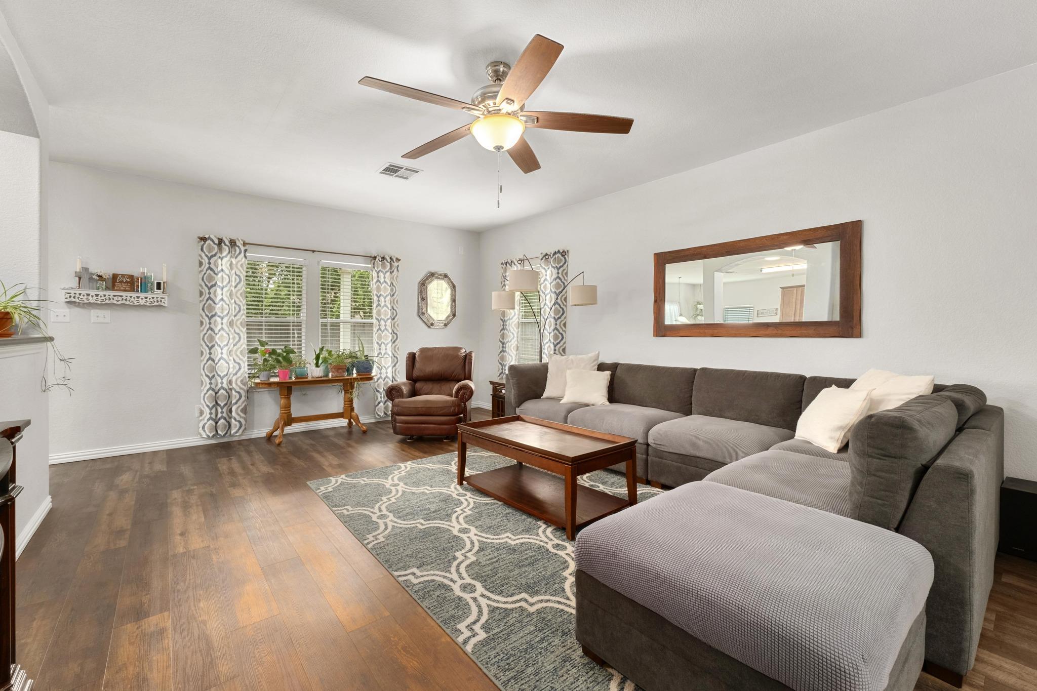 1107 Concan DR, Hutto, TX 78634