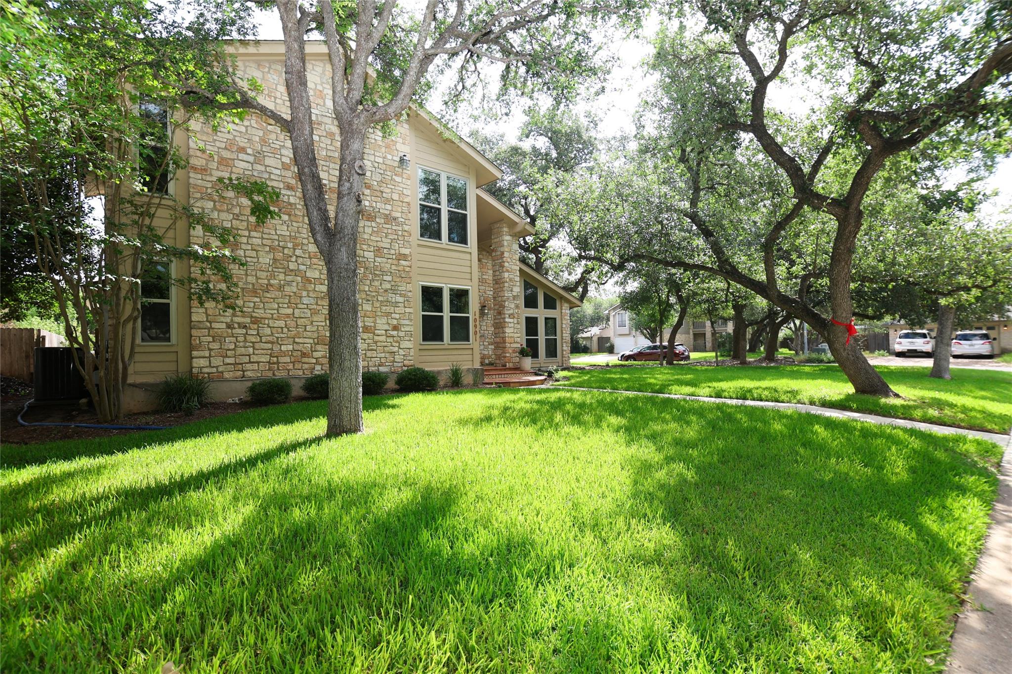 10901 Country Knoll KNLS, Austin, TX 78750
