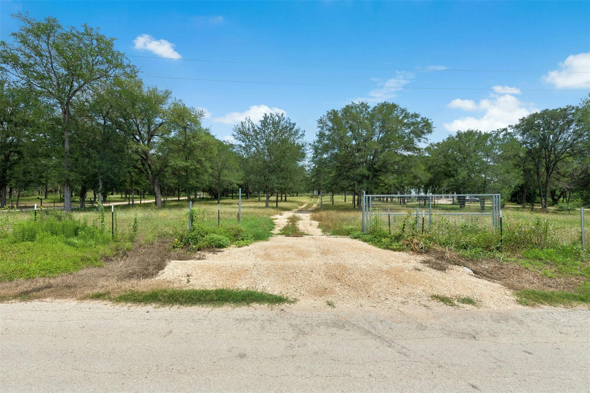 3705 Callihan RD, Luling, TX 78648