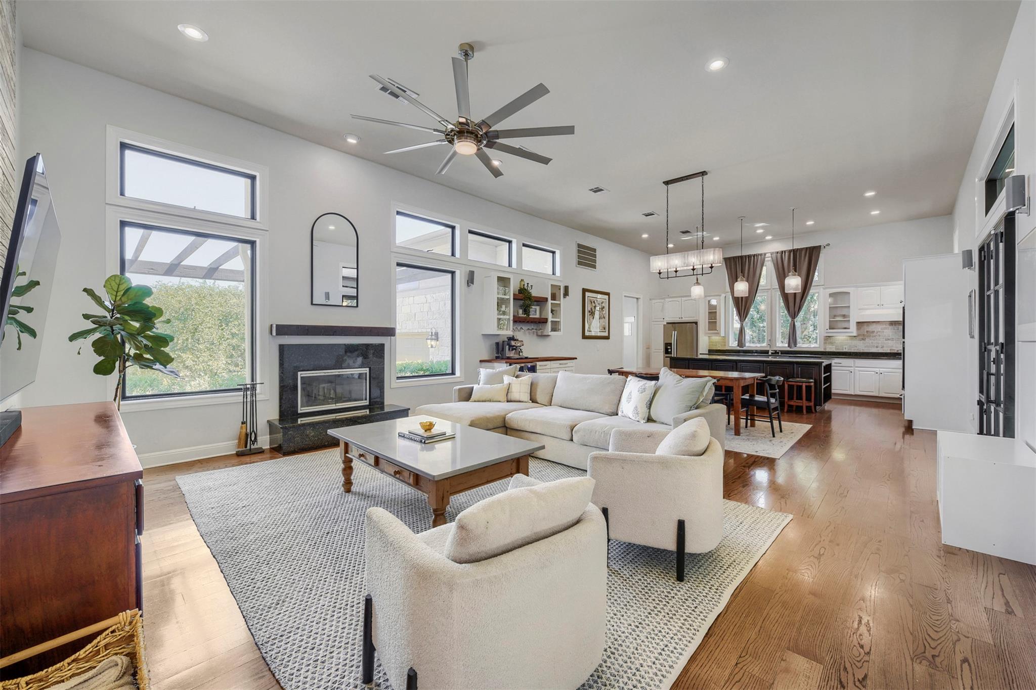 220 Clubhouse DR, Lakeway, TX 78734