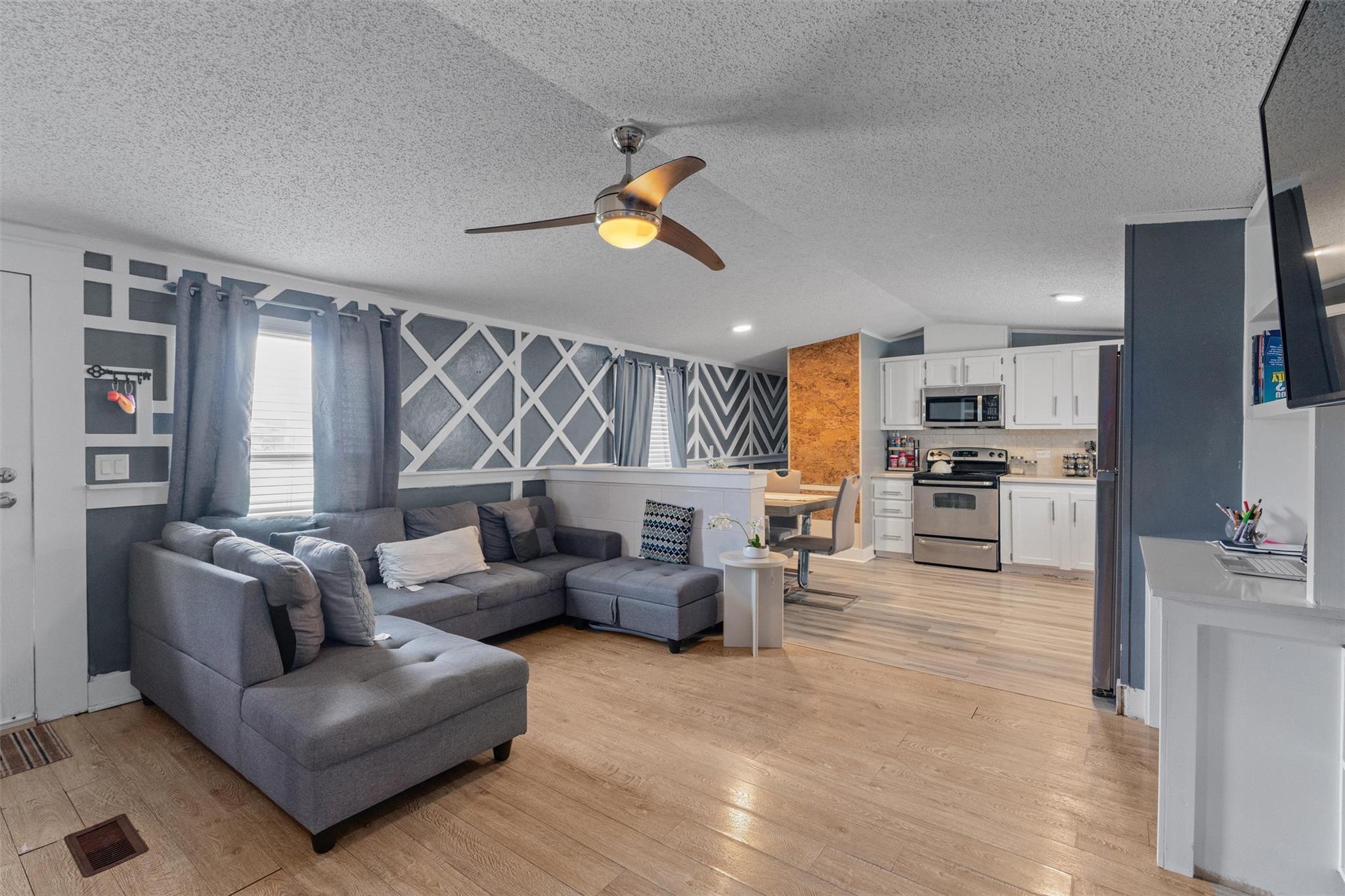218 Boxcar Pa, Kyle, TX 78640