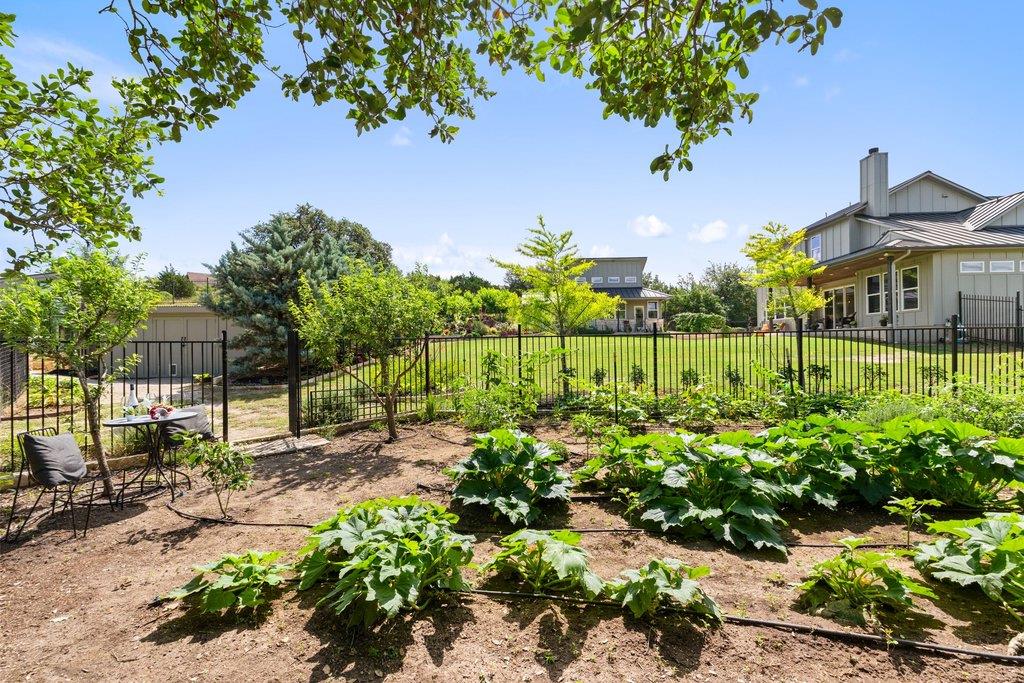 409 Dos Lagos, Dripping Springs, TX 78620