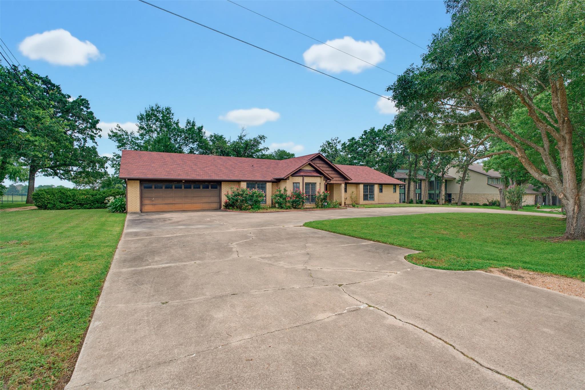 133 Champions DR, Rockdale, TX 76567