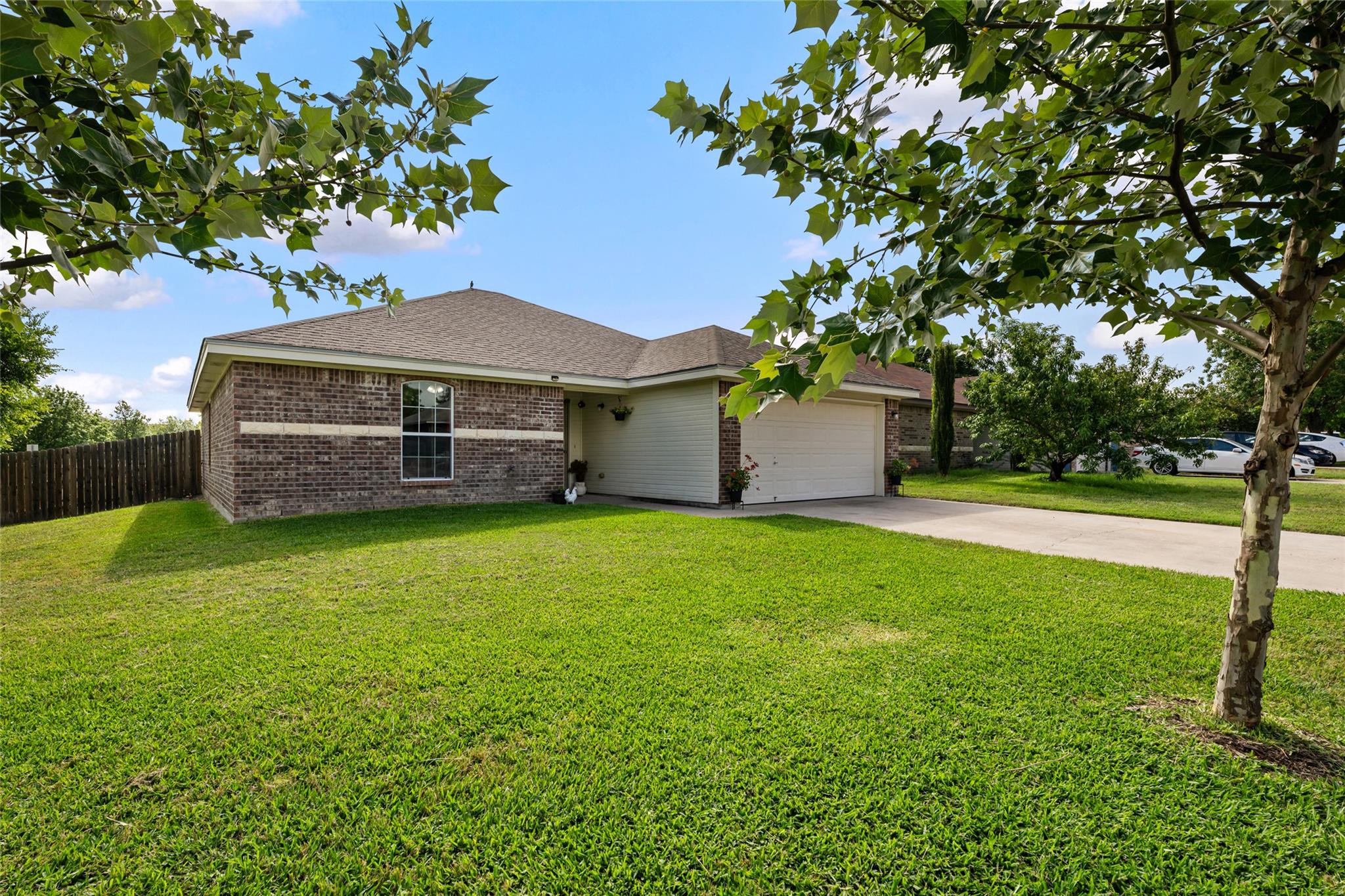 144 Calcite LN, Jarrell, TX 76537