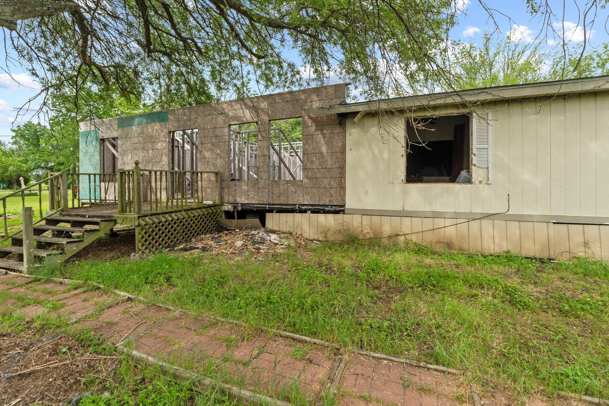 205 Skycrest DR, Martindale, TX 78655