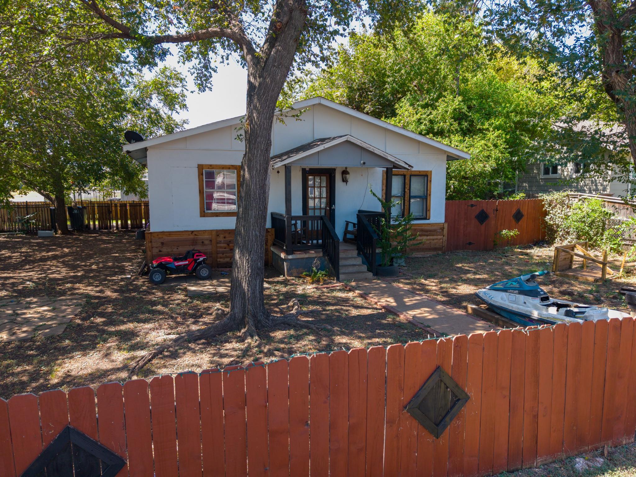 806 E 4th ST, Georgetown, TX 78626
