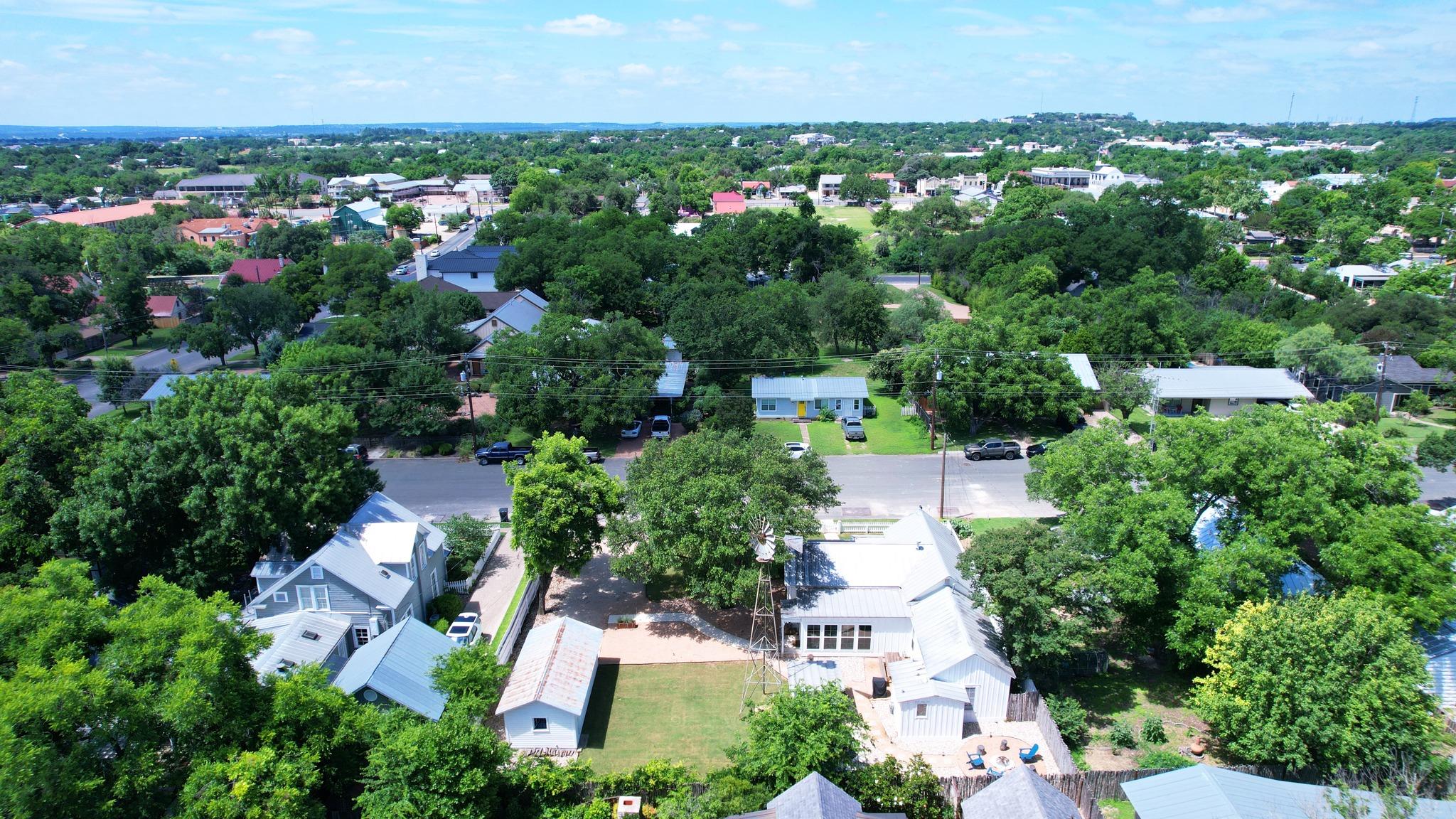410 E Schubert ST, Fredericksburg, TX 78624