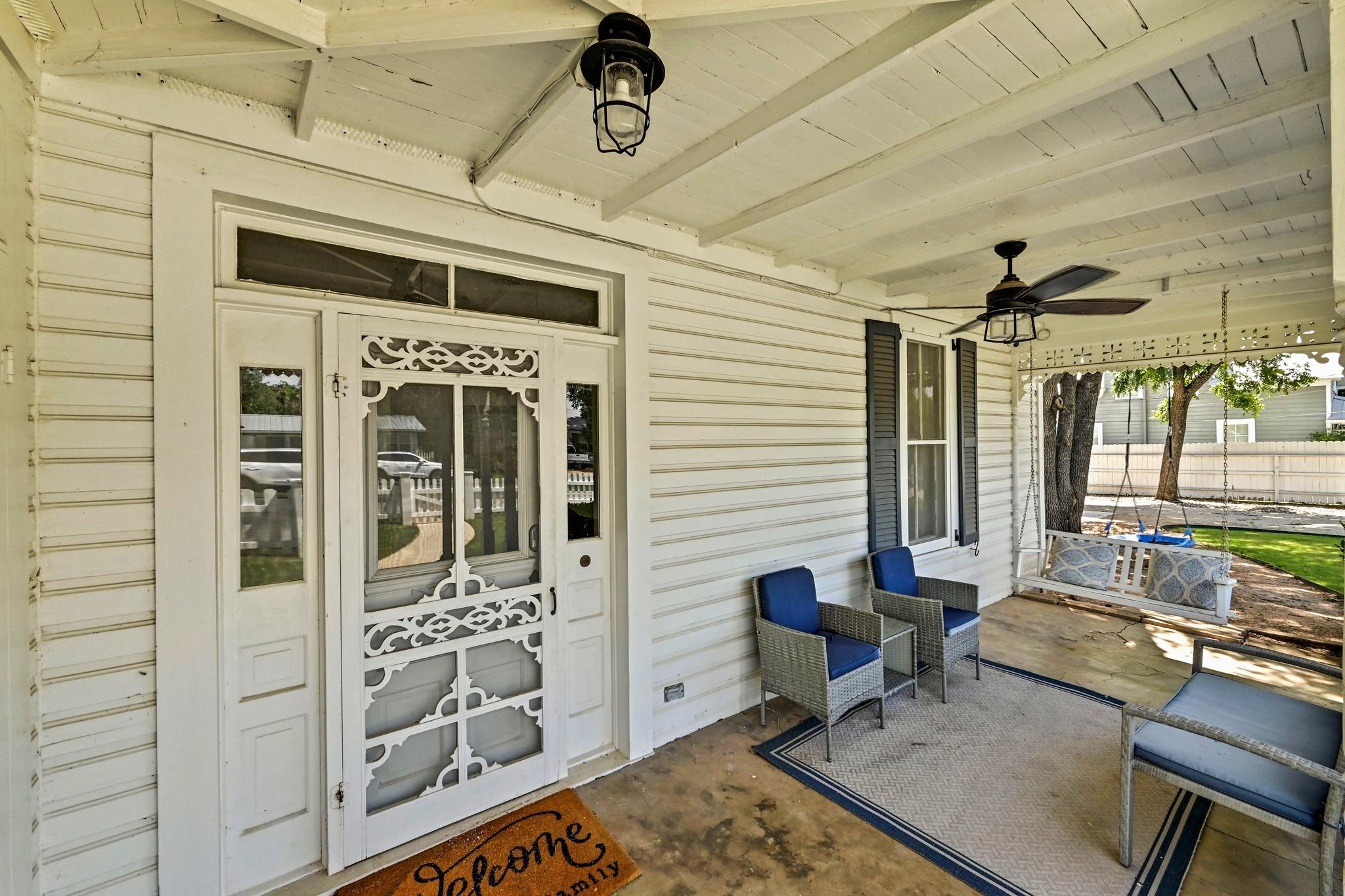 410 E Schubert ST, Fredericksburg, TX 78624