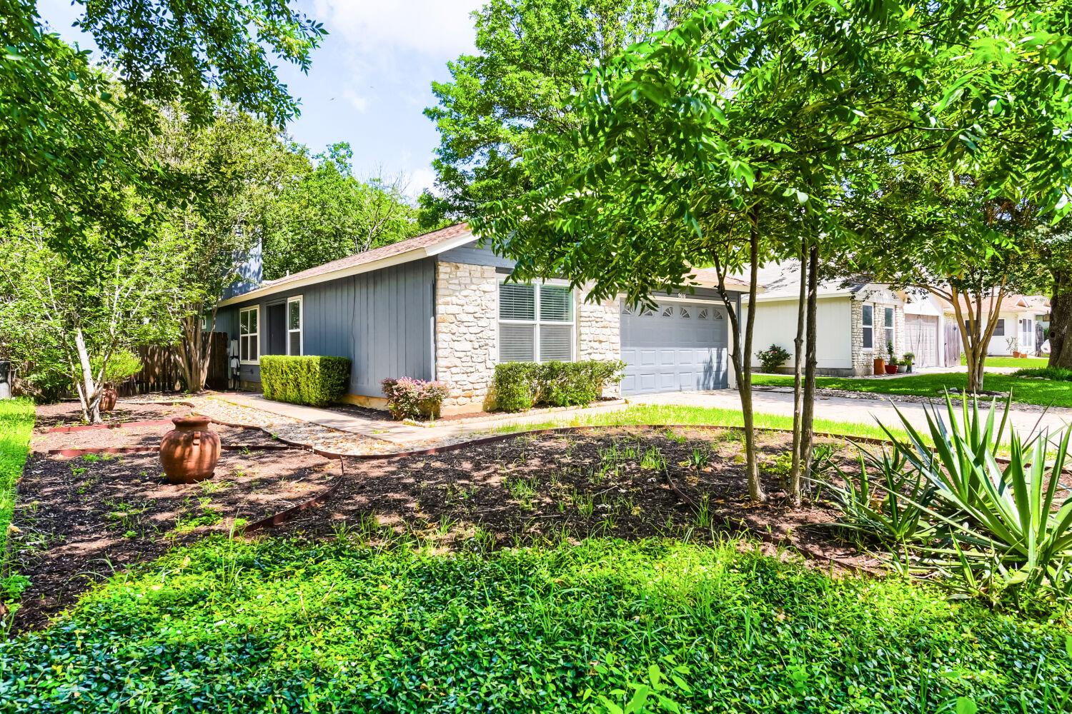 9616 Holly Springs DR, Austin, TX 78748
