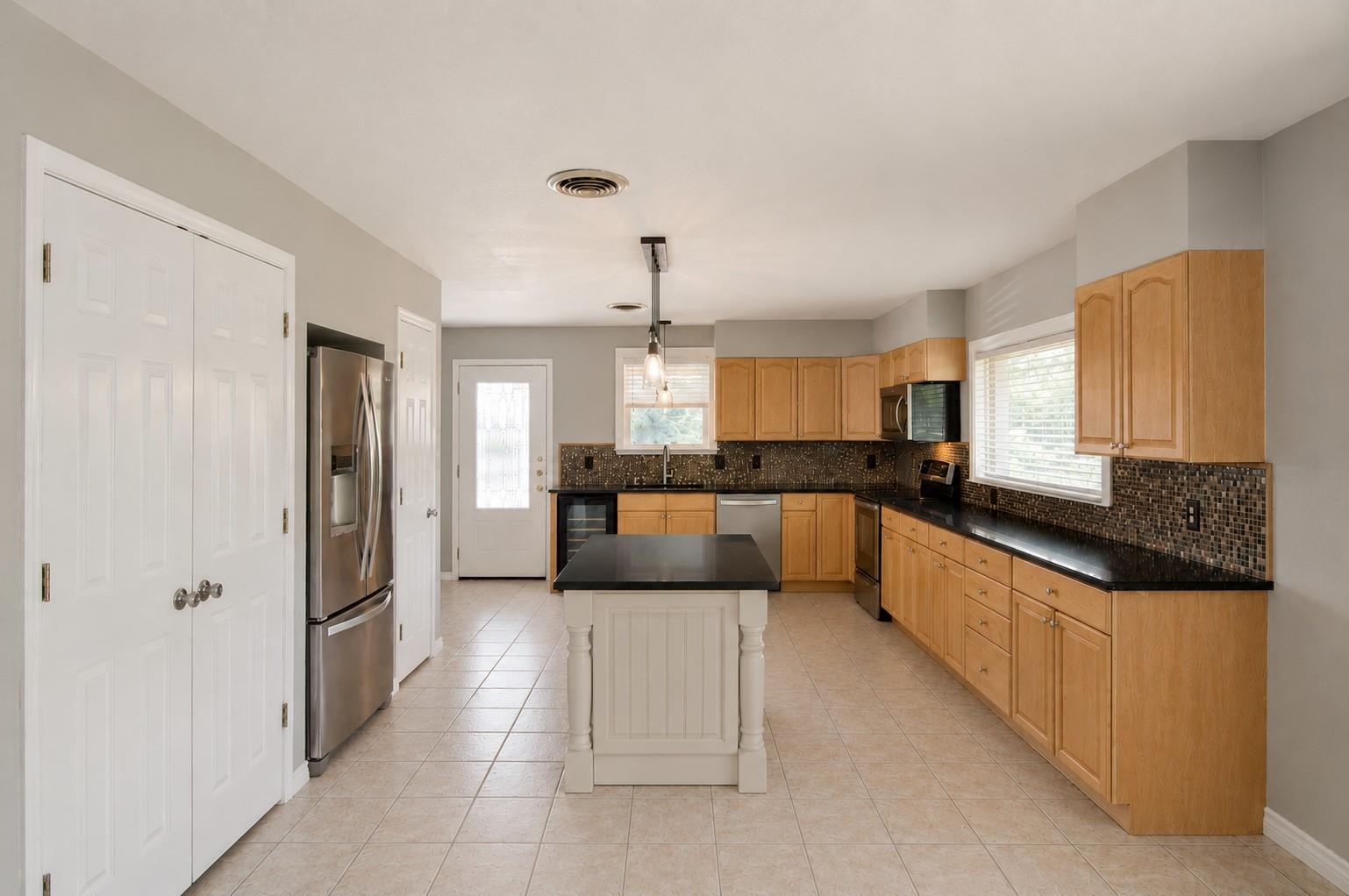 702 E Schubert ST, Fredericksburg, TX 78624