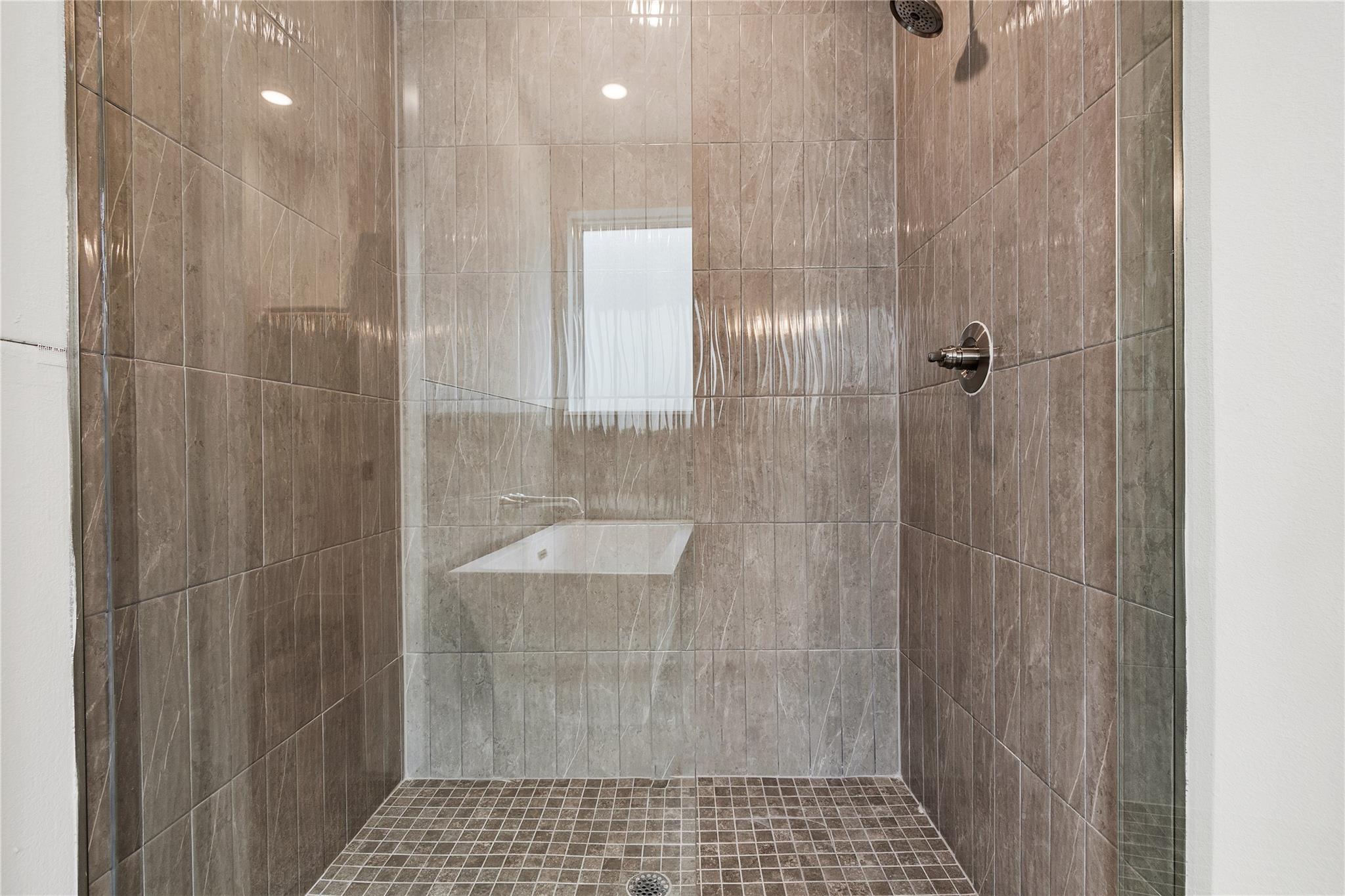 8516 Red Bottle Brush RD, Lago Vista, TX 78645