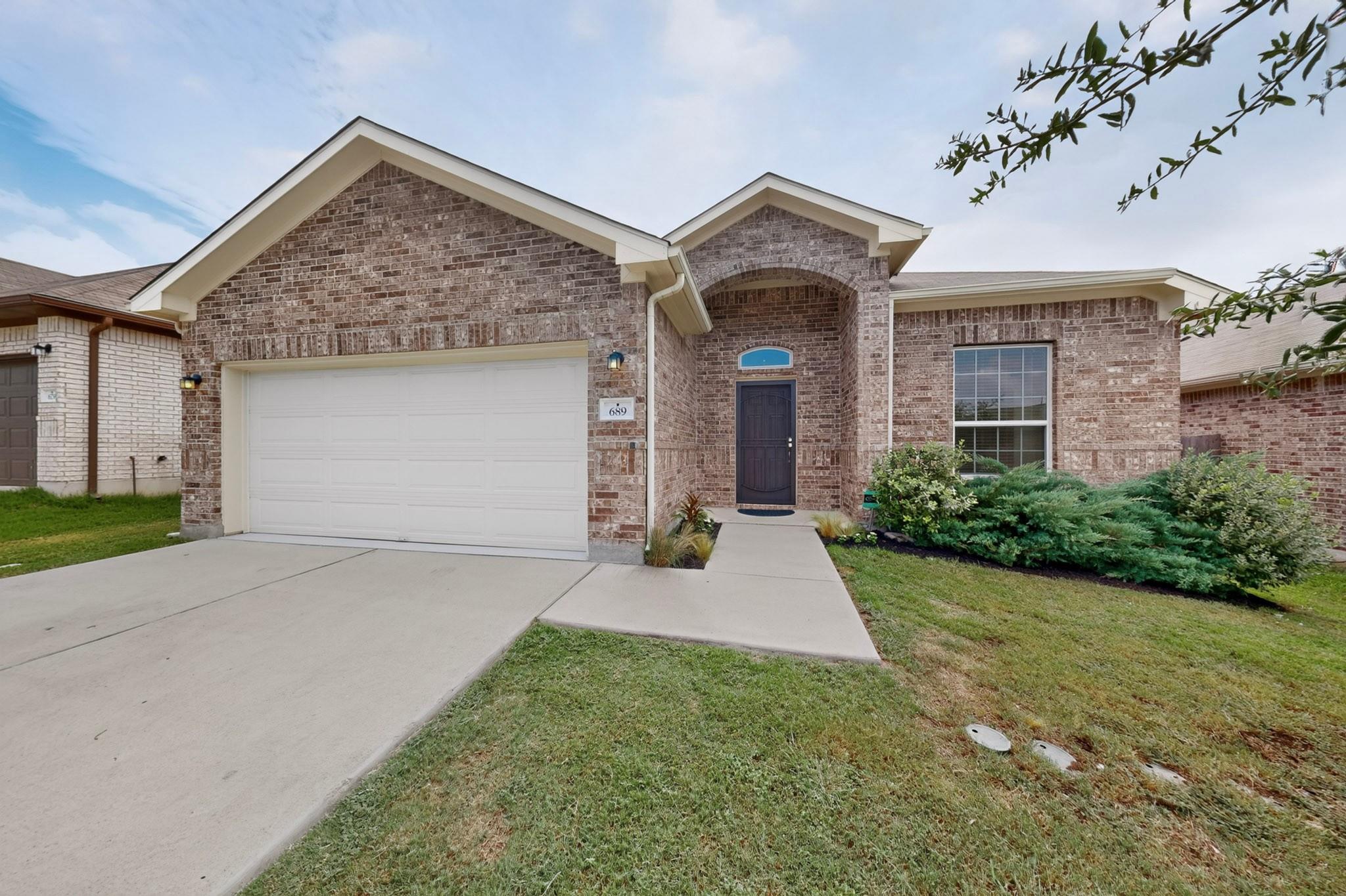 689 Leadtree Loop, Buda, TX 78610