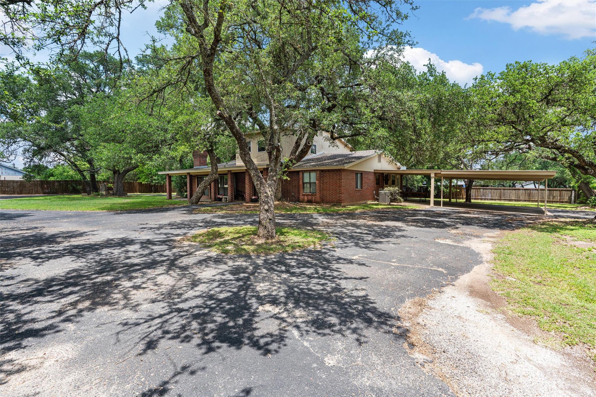 455 Robins LN, Bertram, TX 78605