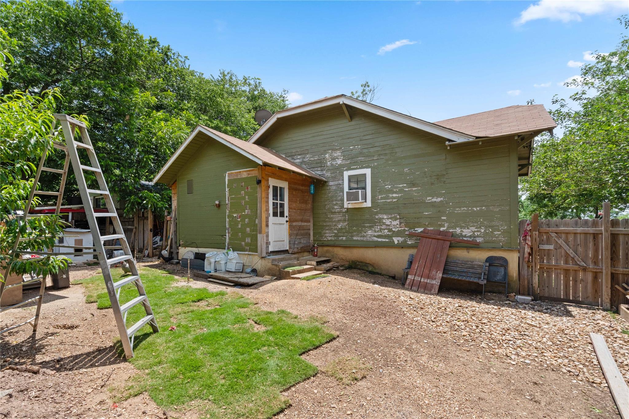 905 W 10th ST, Georgetown, TX 78626
