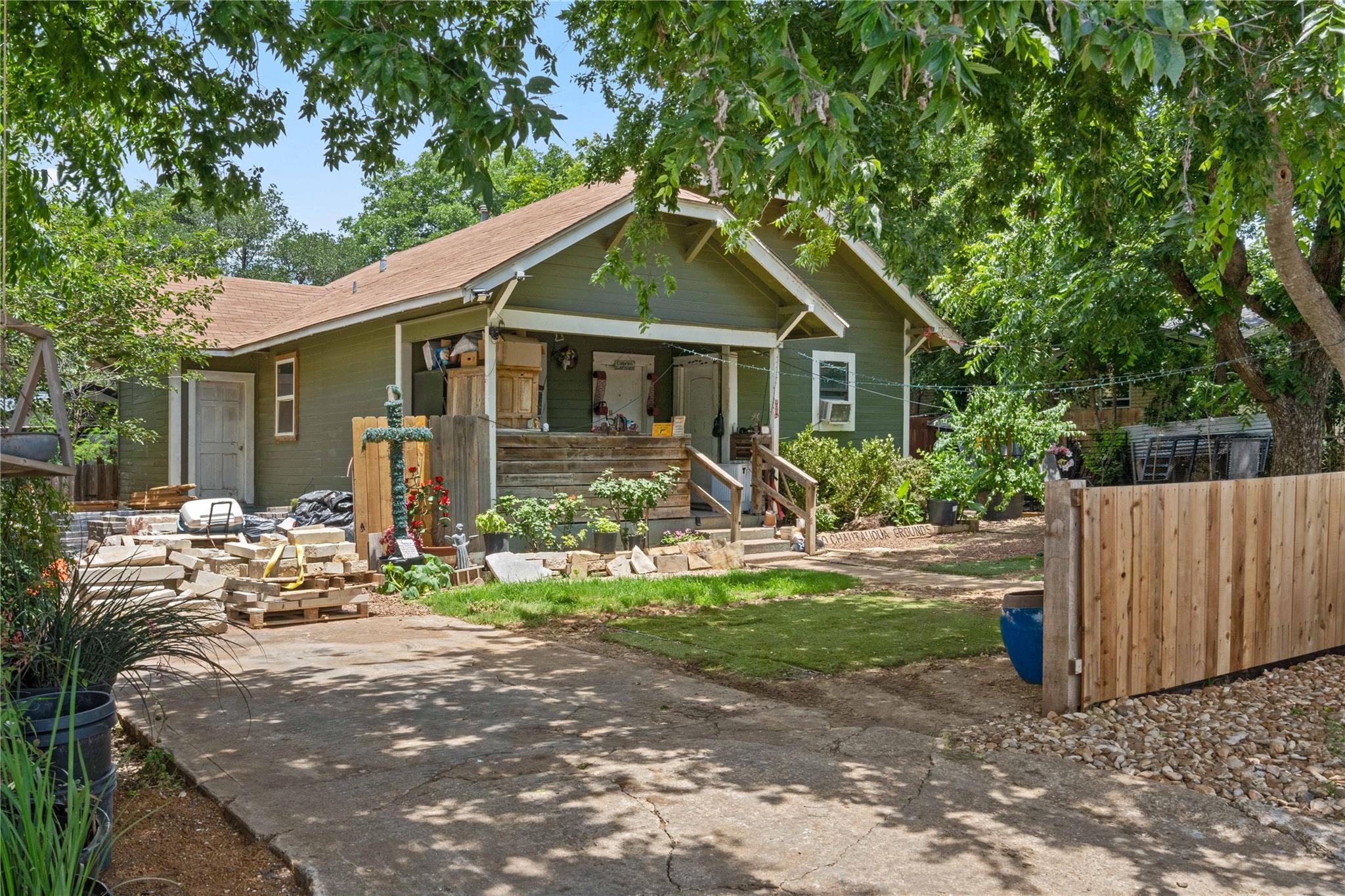 905 W 10th ST, Georgetown, TX 78626