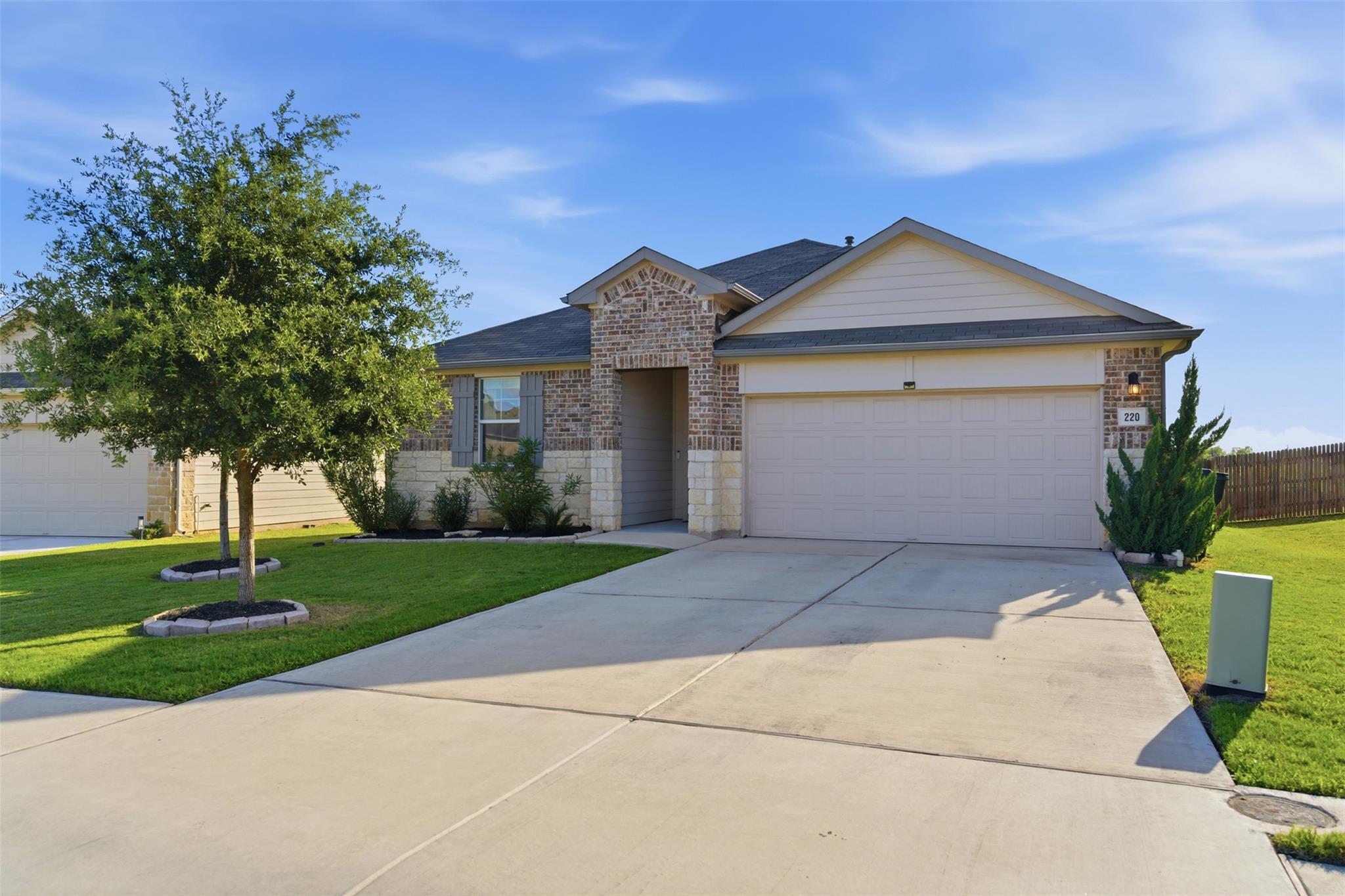 220 Apache Plum DR, Kyle, TX 78640