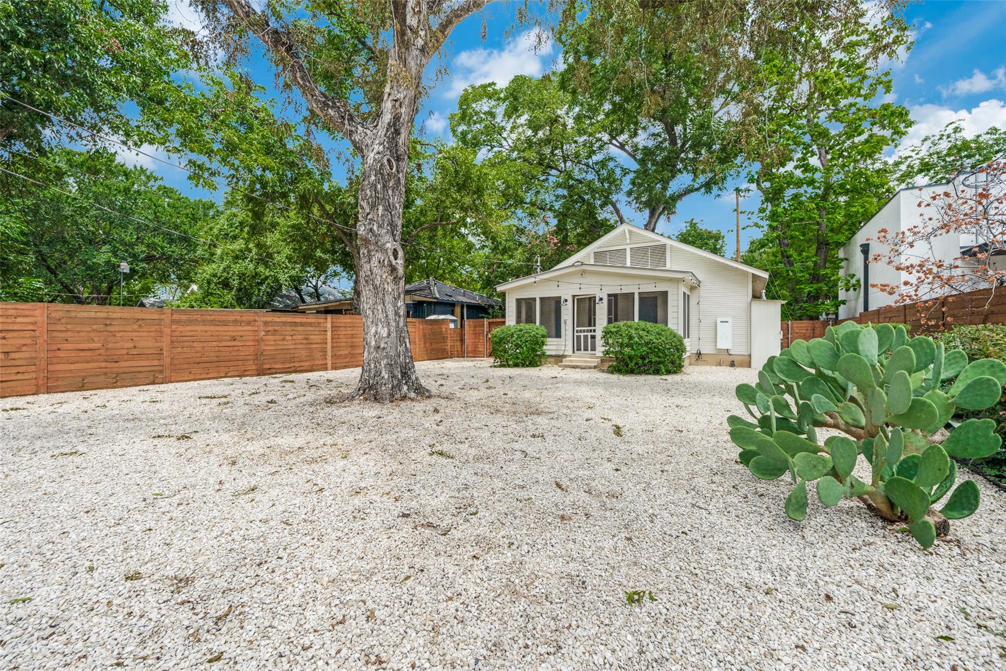 2513 E Cesar Chavez ST, Austin, TX 78702