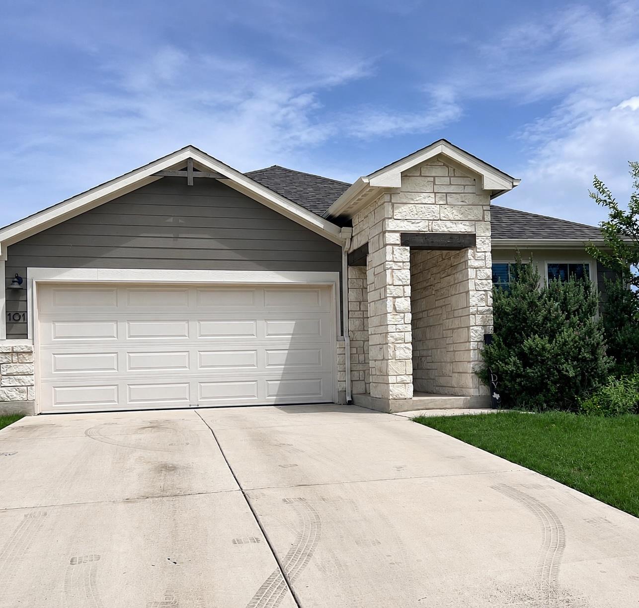 101 Javans Nest, Cedar Creek, TX 78612