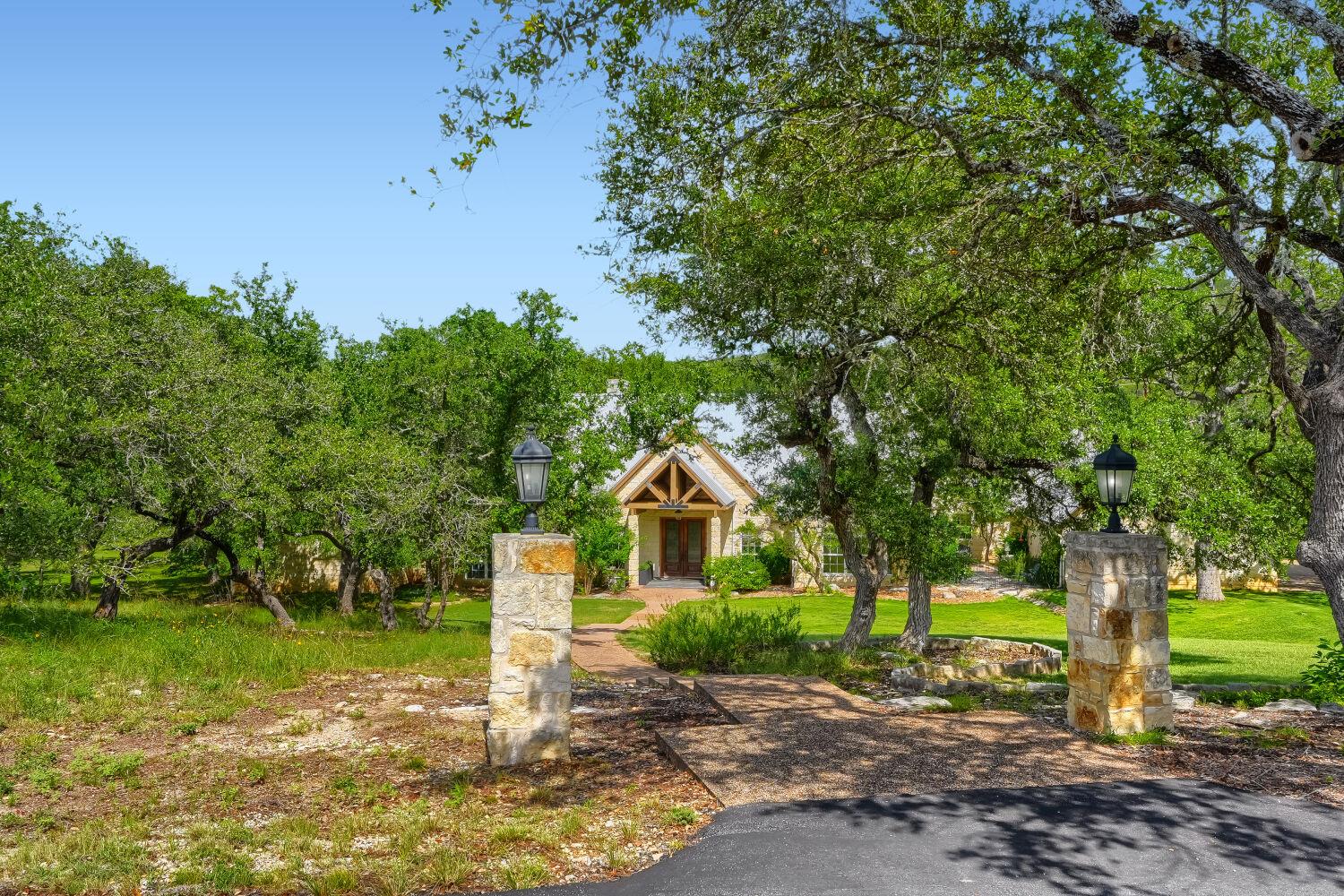 222 Winn Valley DR, Wimberley, TX 78676