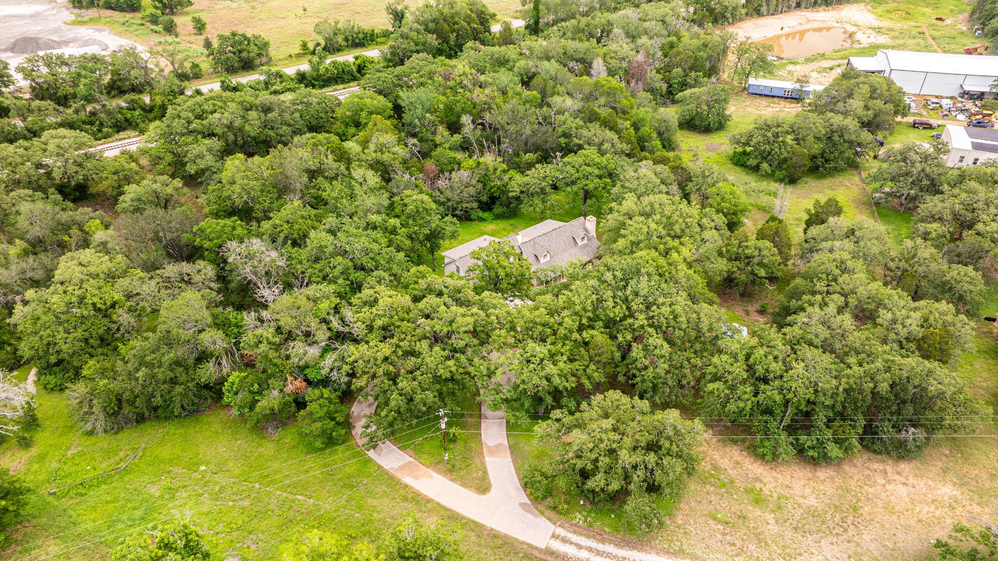 272 Old Coach LN, Elgin, TX 78621