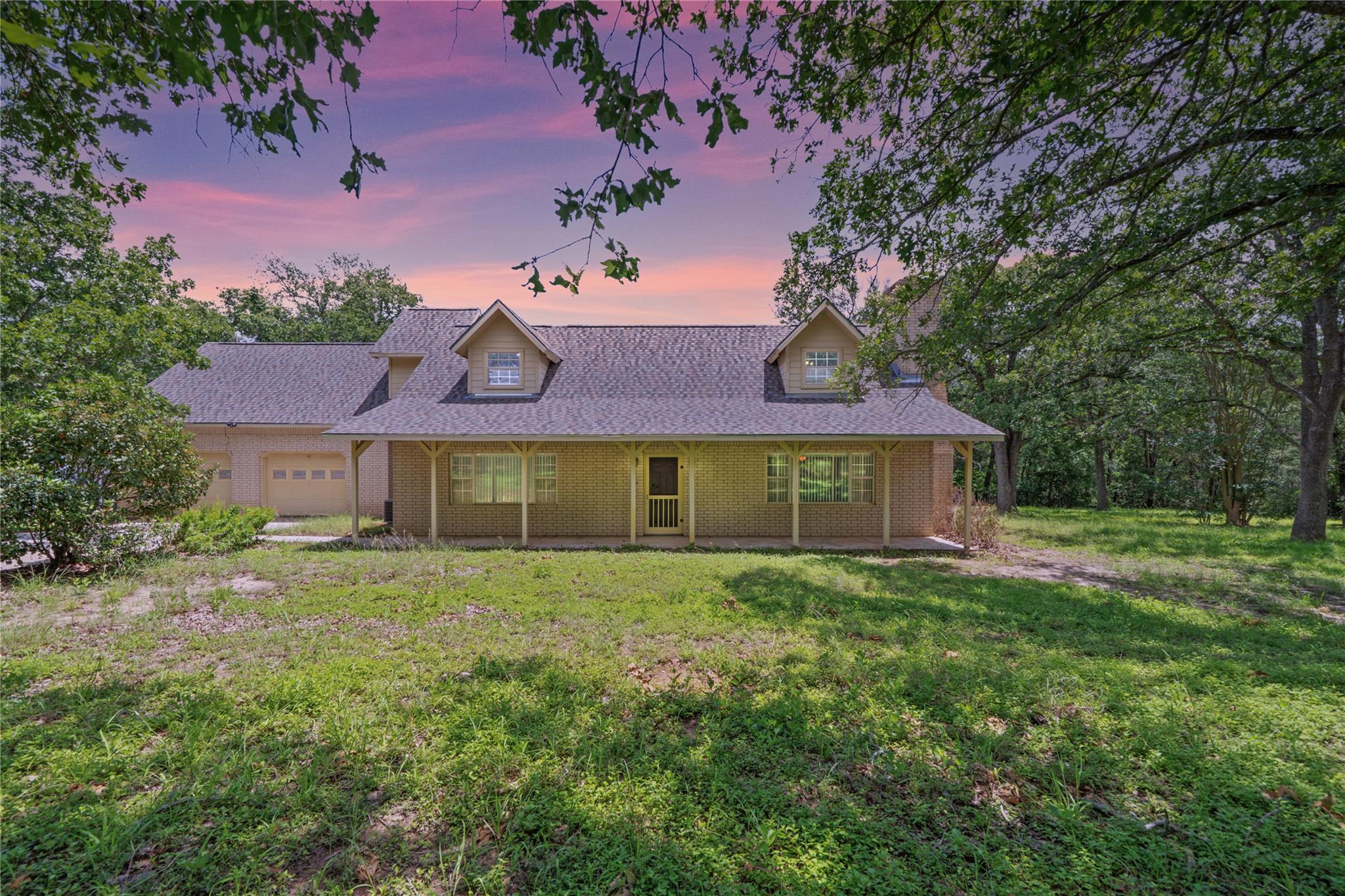 272 Old Coach LN, Elgin, TX 78621