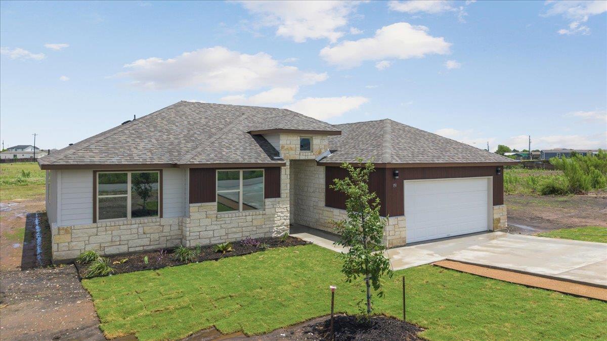 151 Bianca CIR, Del Valle, TX 78617