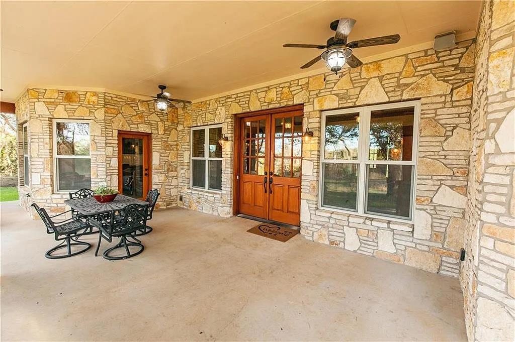 100 Mockingbird Hill LN, Leander, TX 78641