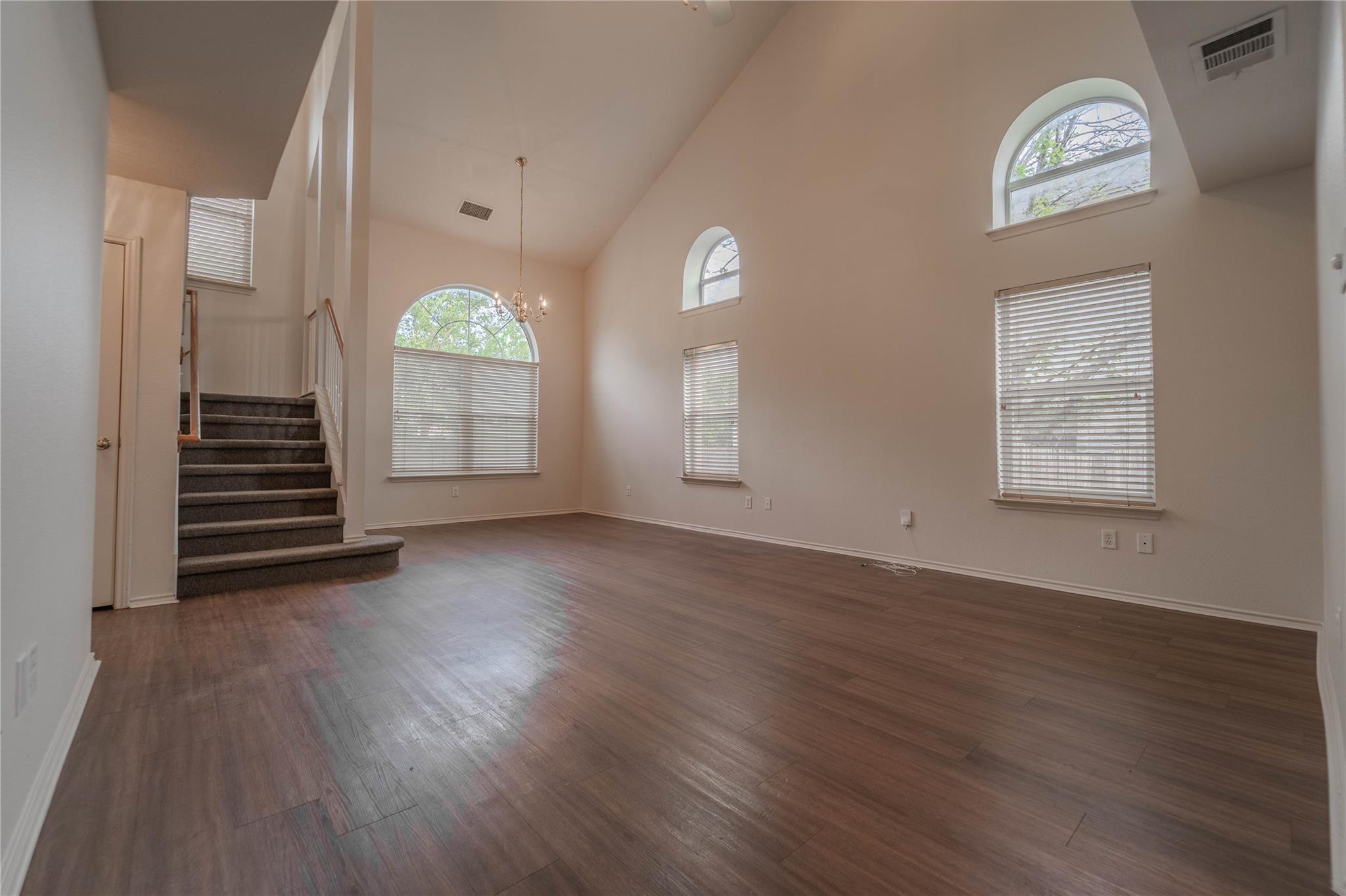 17303 Orwell LN, Round Rock, TX 78664