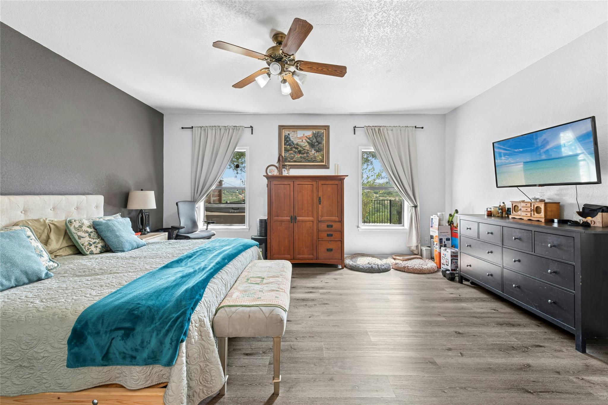 110 Longhorn LN, Dripping Springs, TX 78620