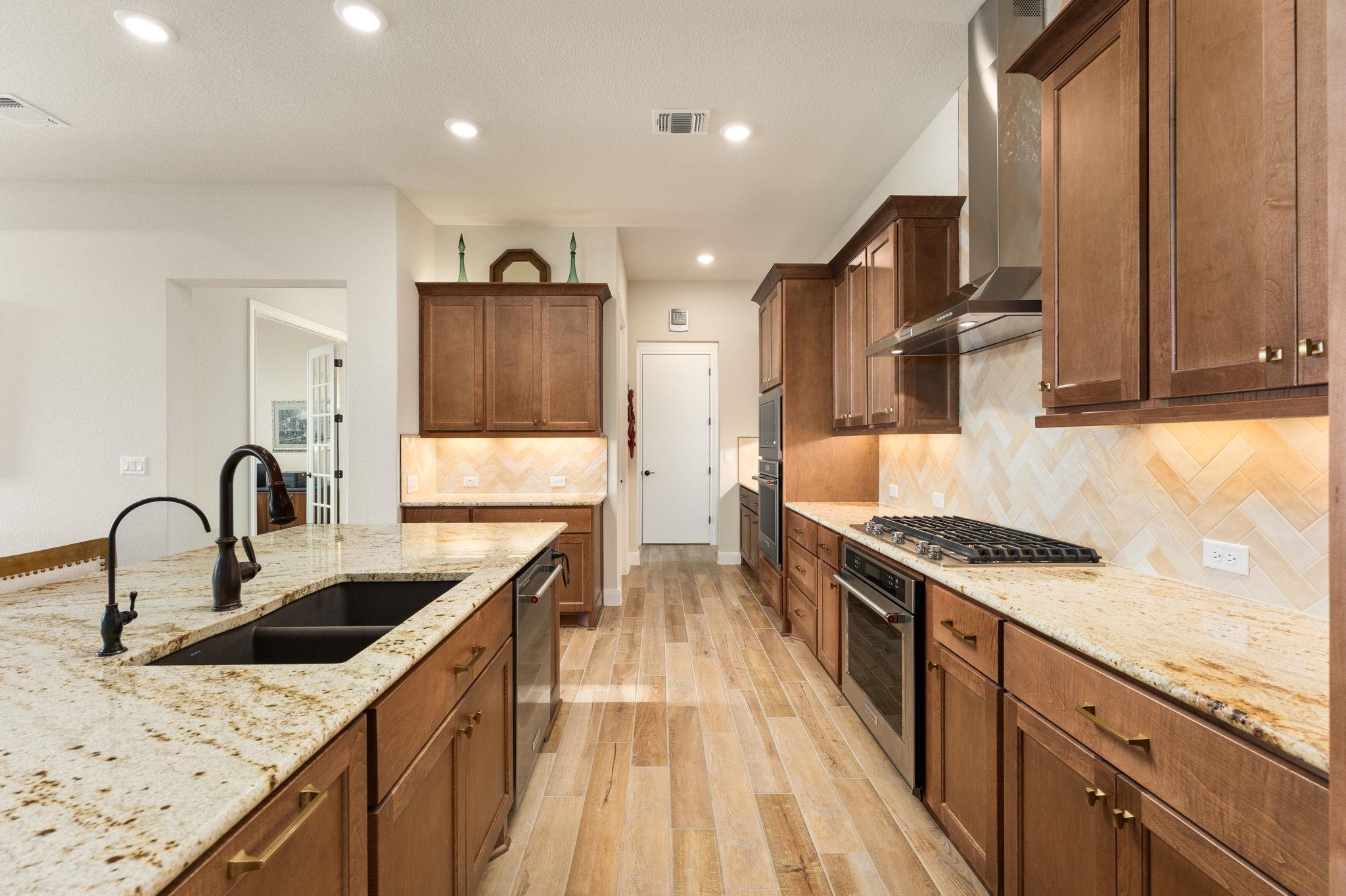 112 Telegraph LN, Georgetown, TX 78633