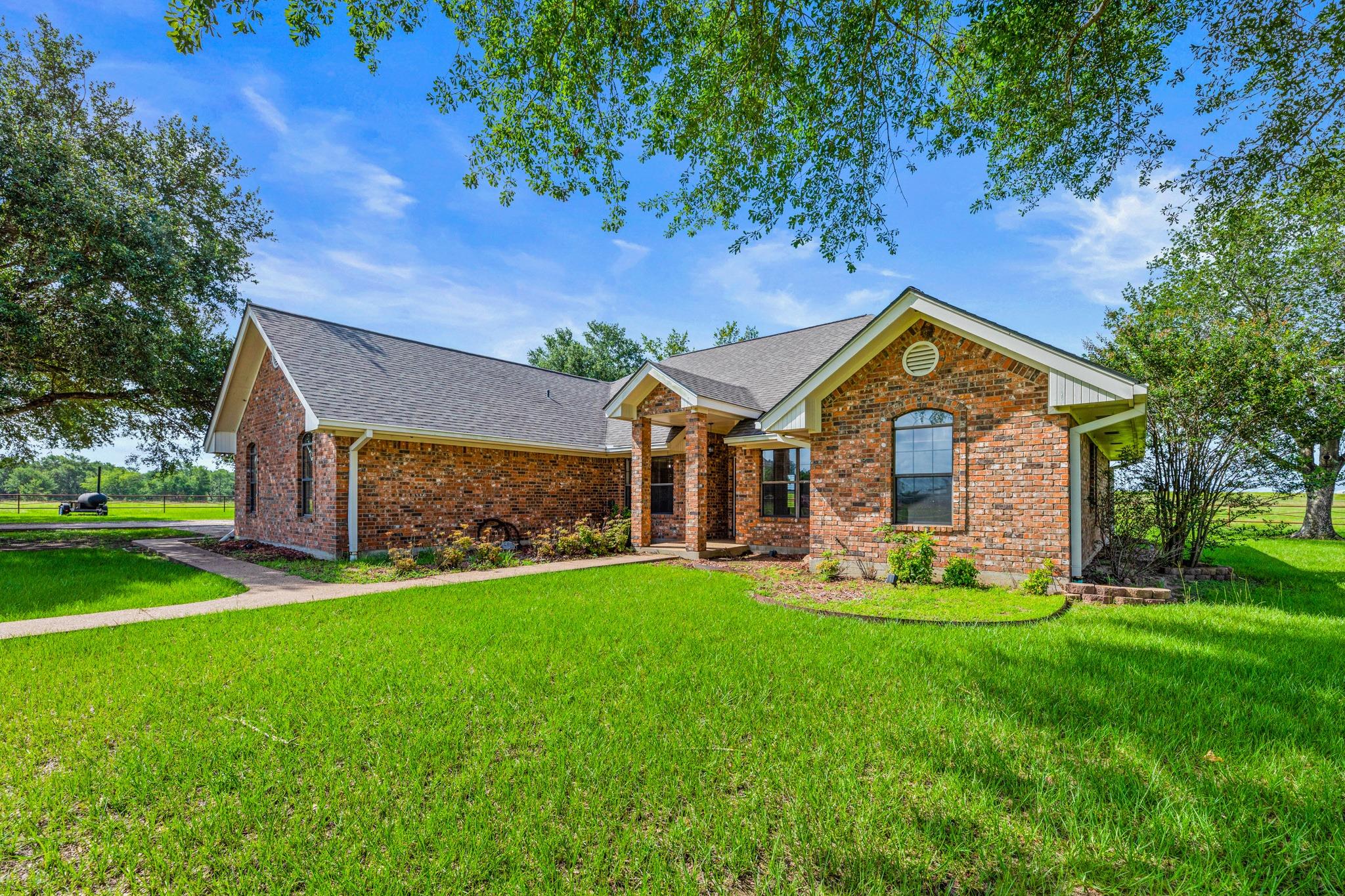 11077 County Road 440, Thorndale, TX 76577