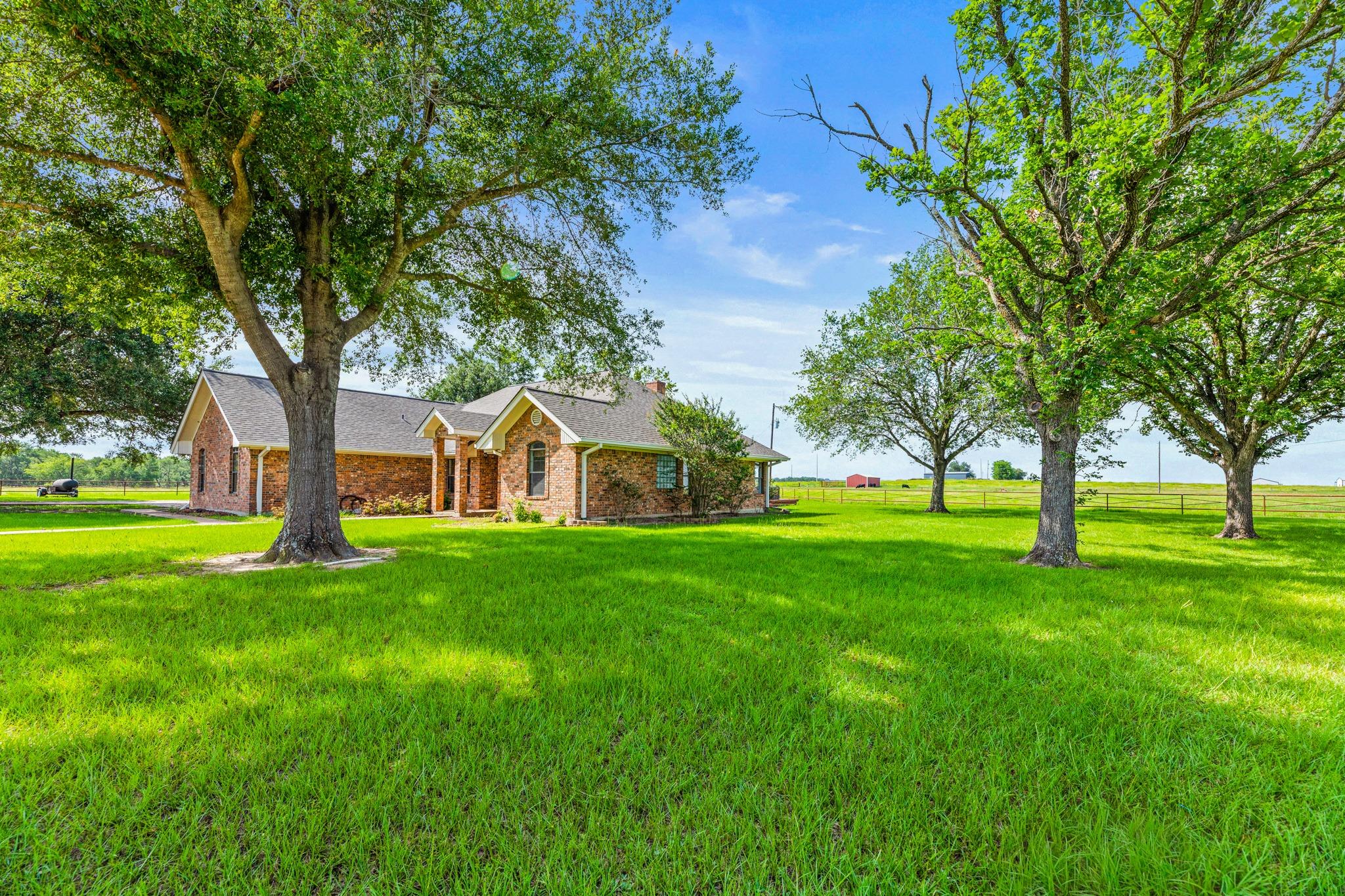 11077 County Road 440, Thorndale, TX 76577