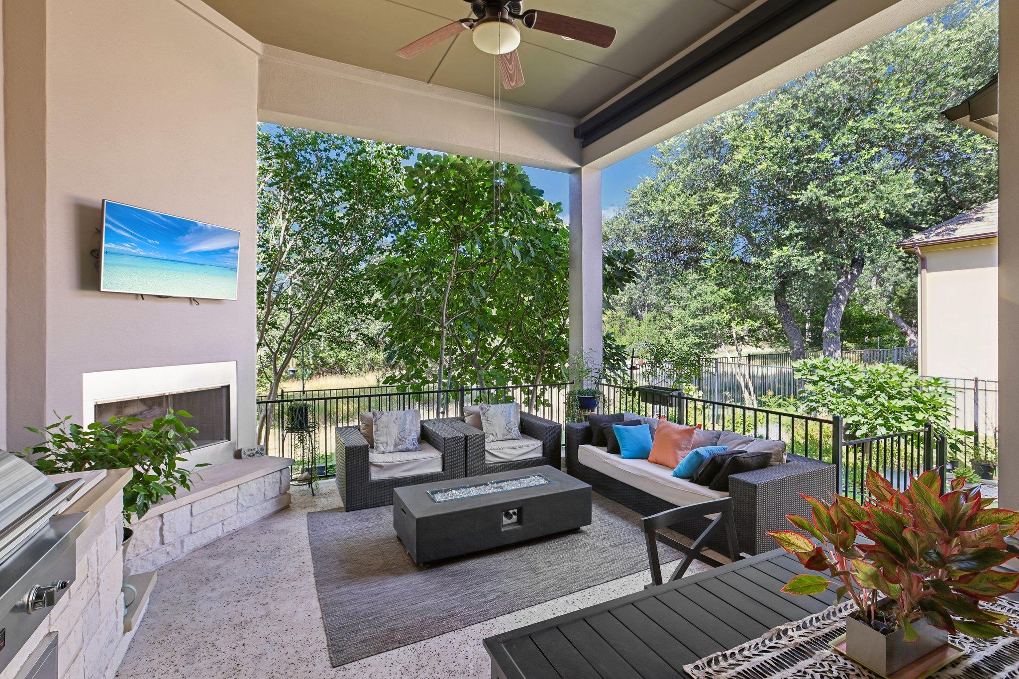 329 Mendocino LN, Austin, TX 78737