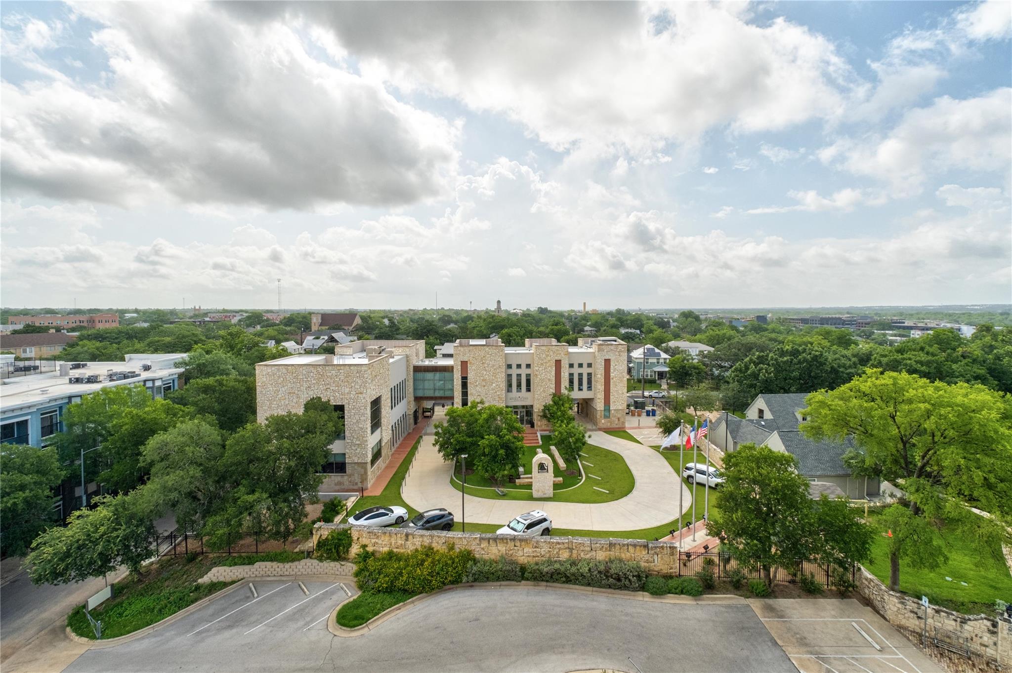 800 Embassy DR #602, Austin, TX 78702