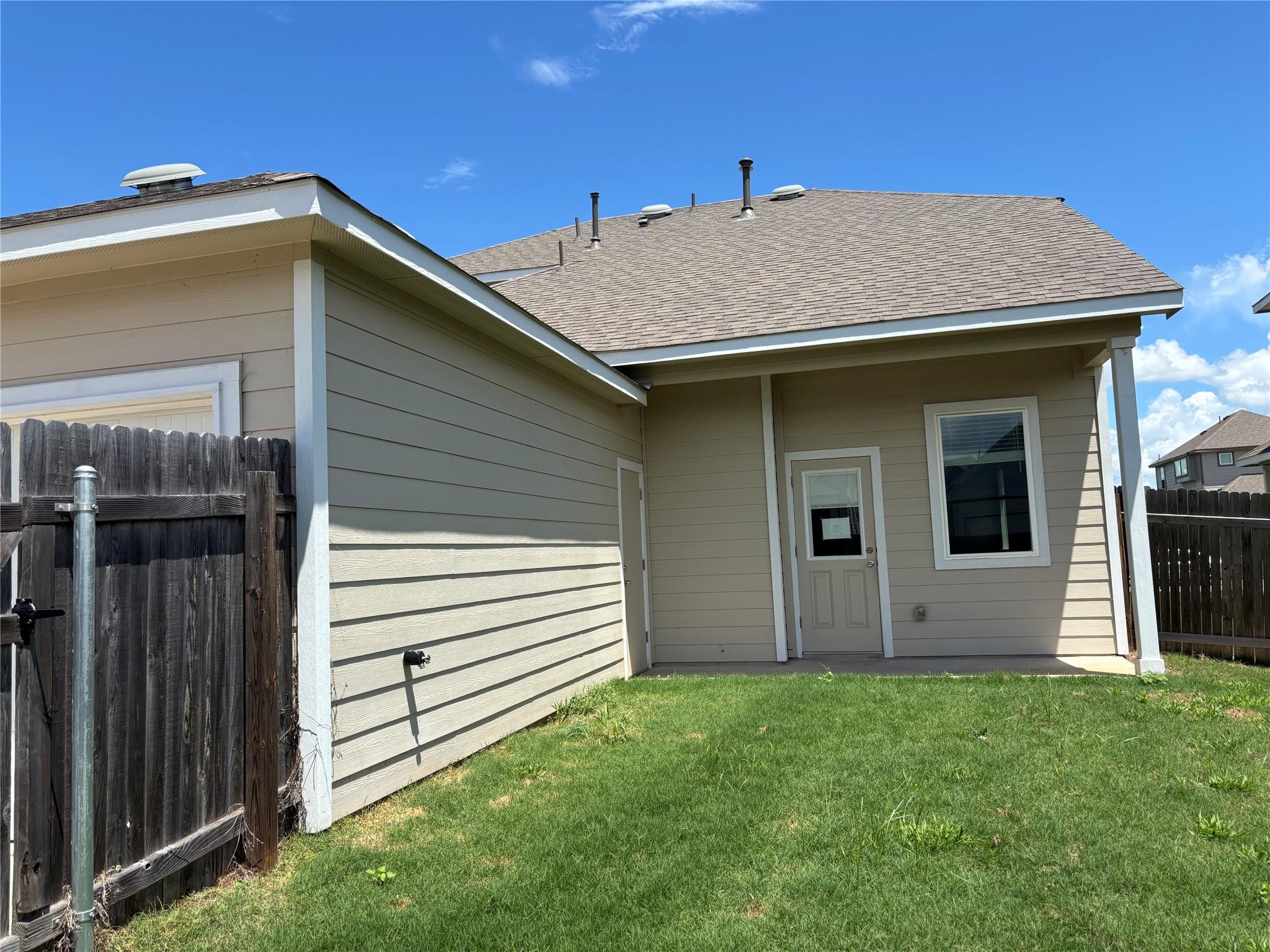 207 Whisper Rill DR, Hutto, TX 78634