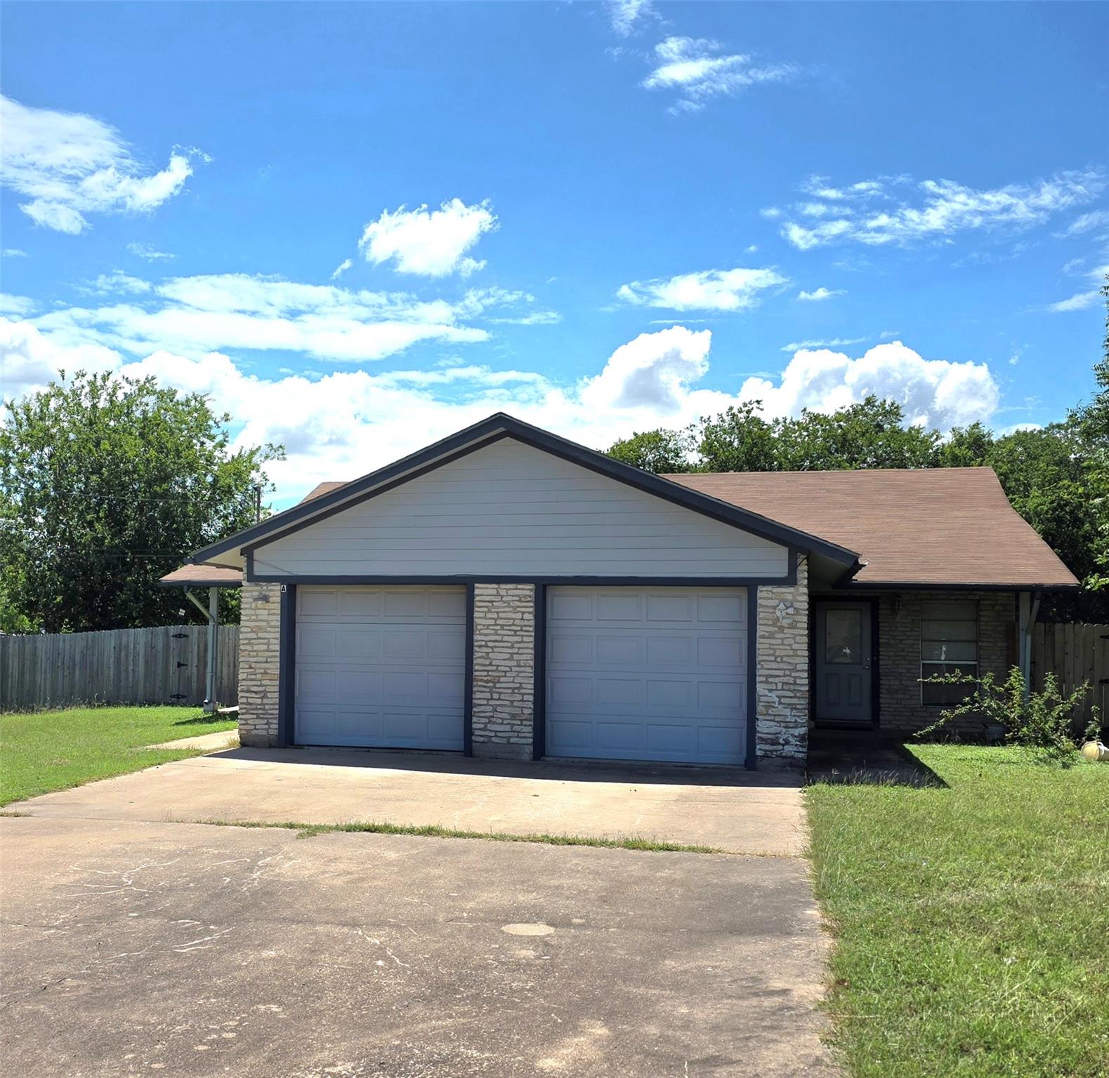 15208 Spring Hill LN, Pflugerville, TX 78660