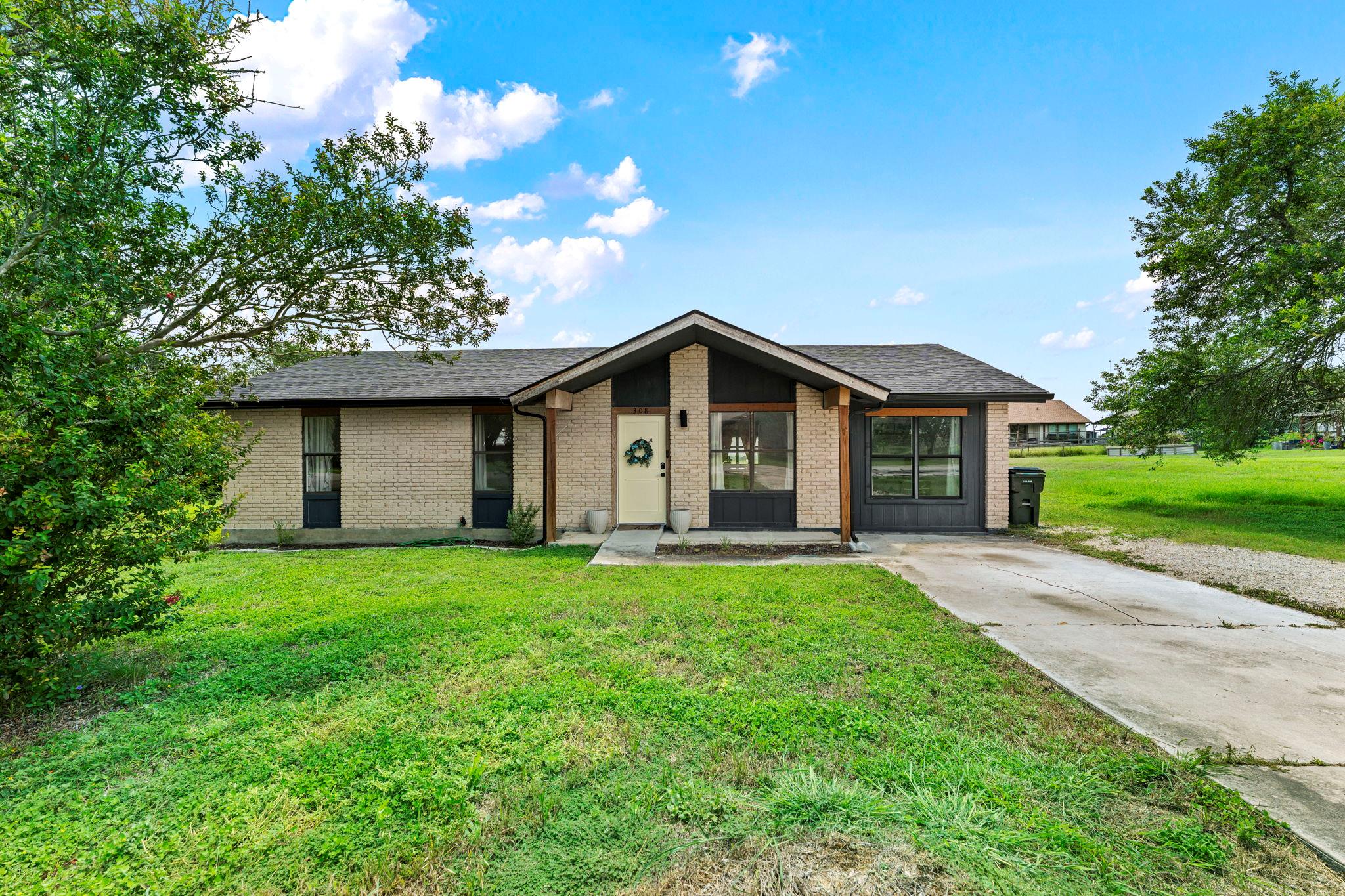 308 River Hills DR, San Marcos, TX 78666