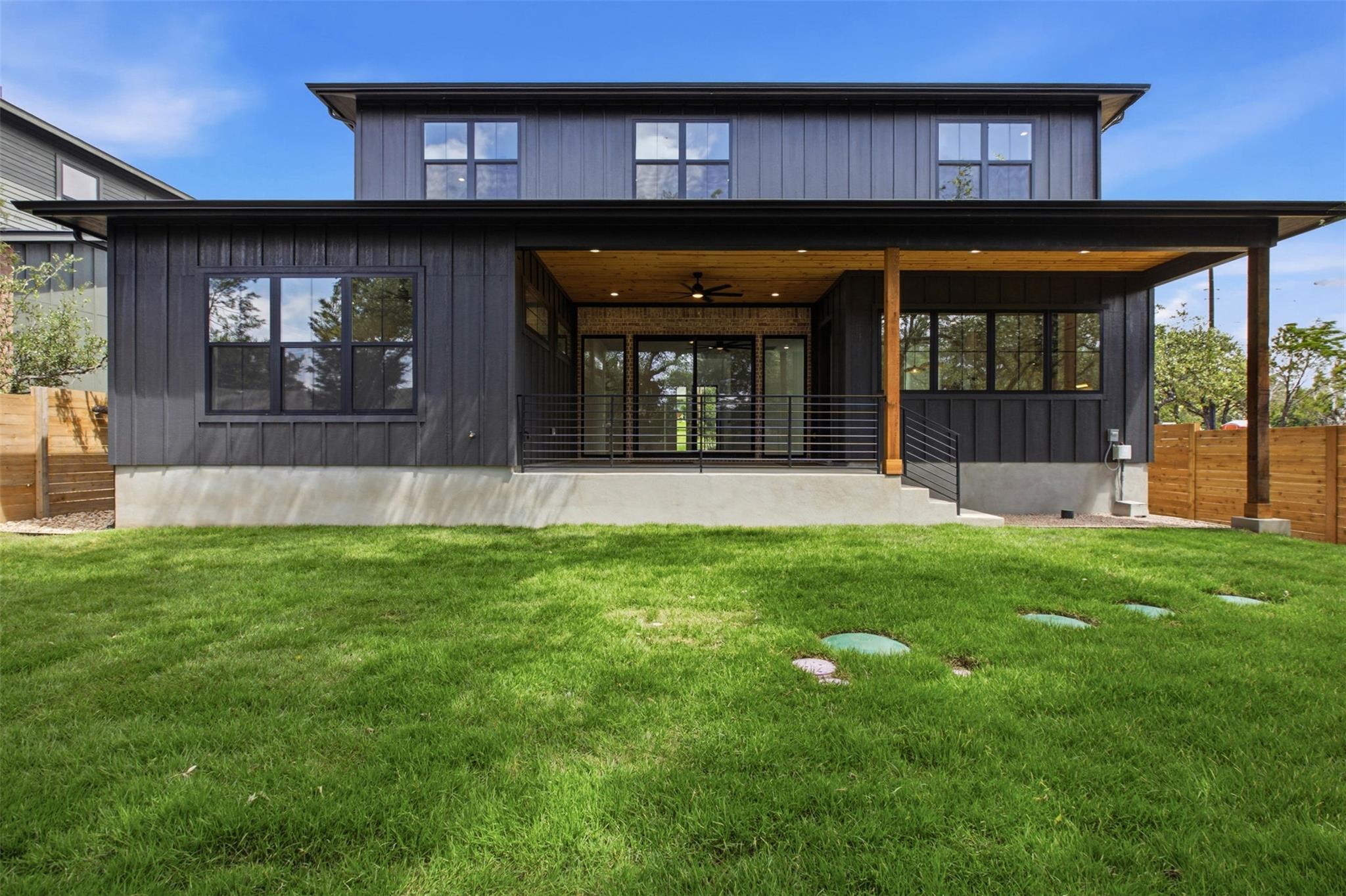 18303 Lake Oaks DR, Jonestown, TX 78645