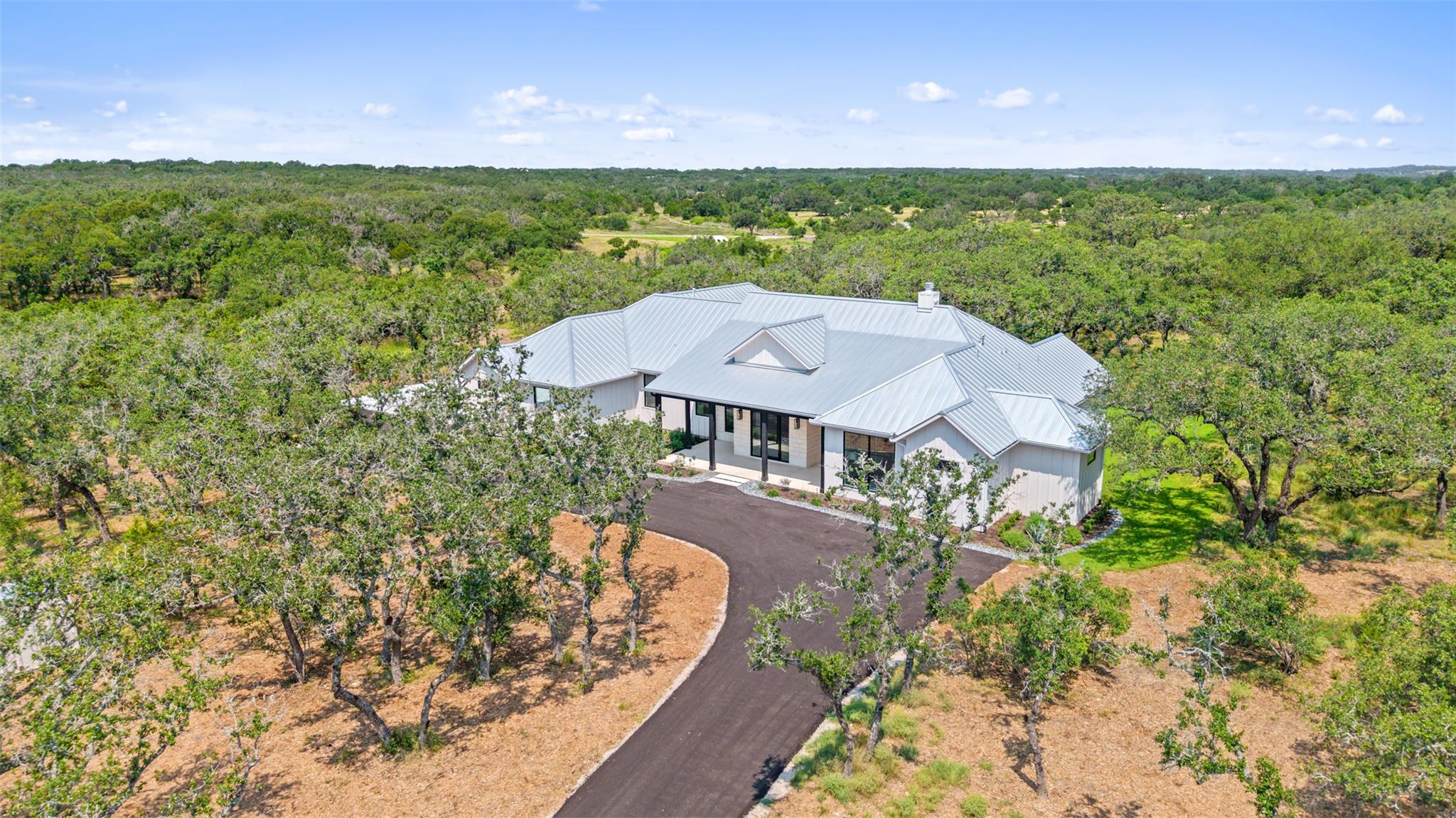 174 Crooked Creek CT, Johnson City, TX 78636