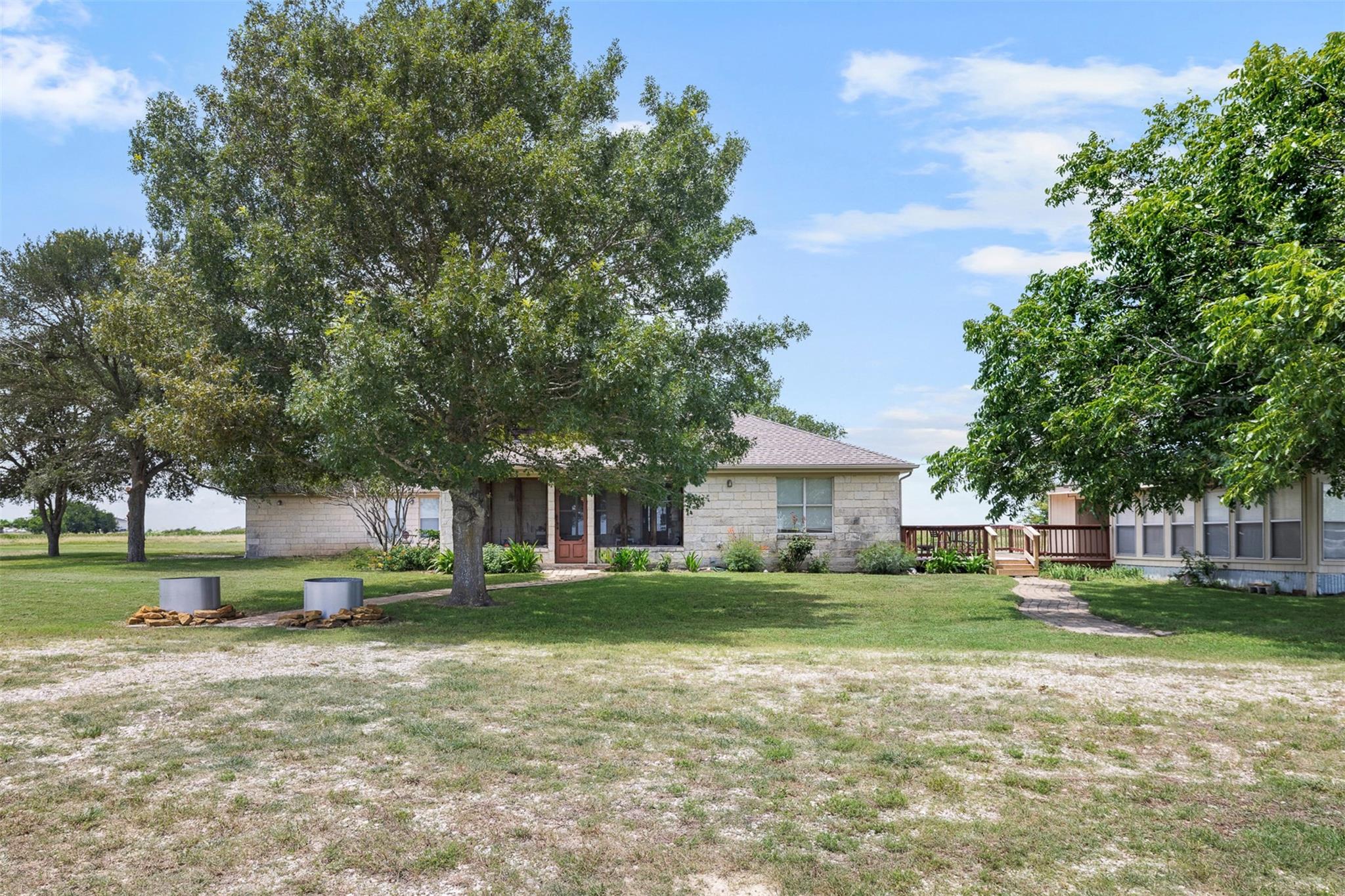 1542 County Road 451, Coupland, TX 78615