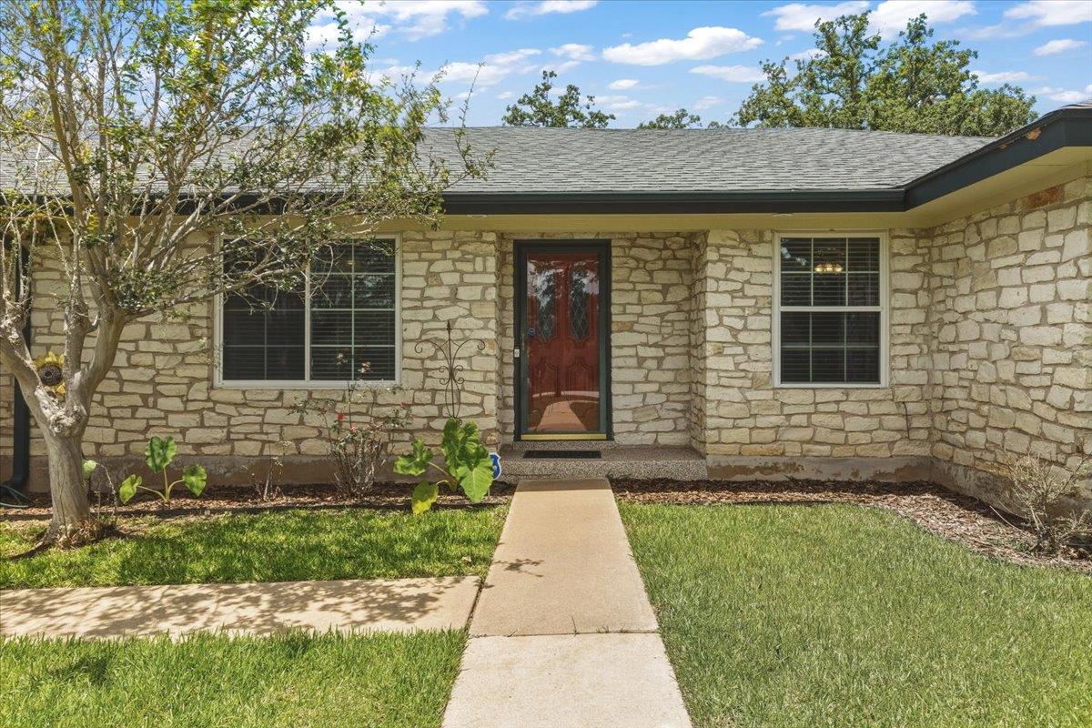 250 Hickory DR, Elgin, TX 78621