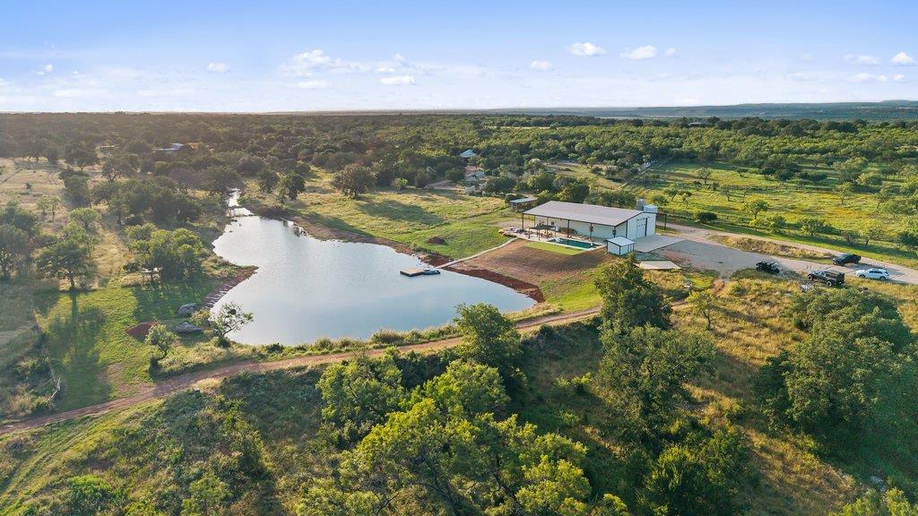 440 Flying X RD, Spicewood, TX 78669