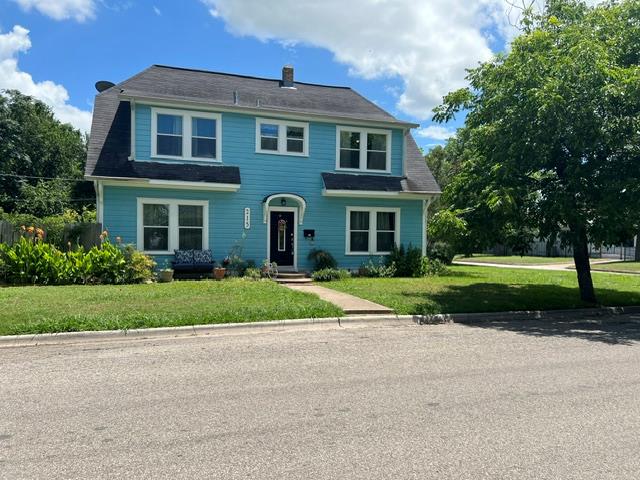 215 W 7th ST, Taylor, TX 76574