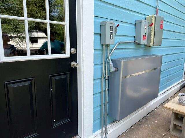 215 W 7th ST, Taylor, TX 76574