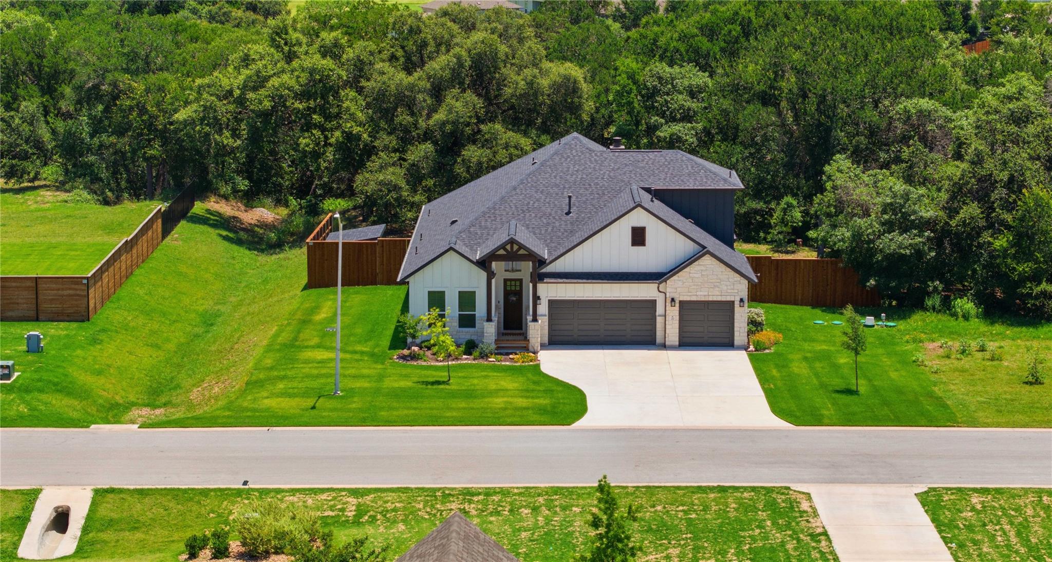 150 Mcnaughton DR, Liberty Hill, TX 78642