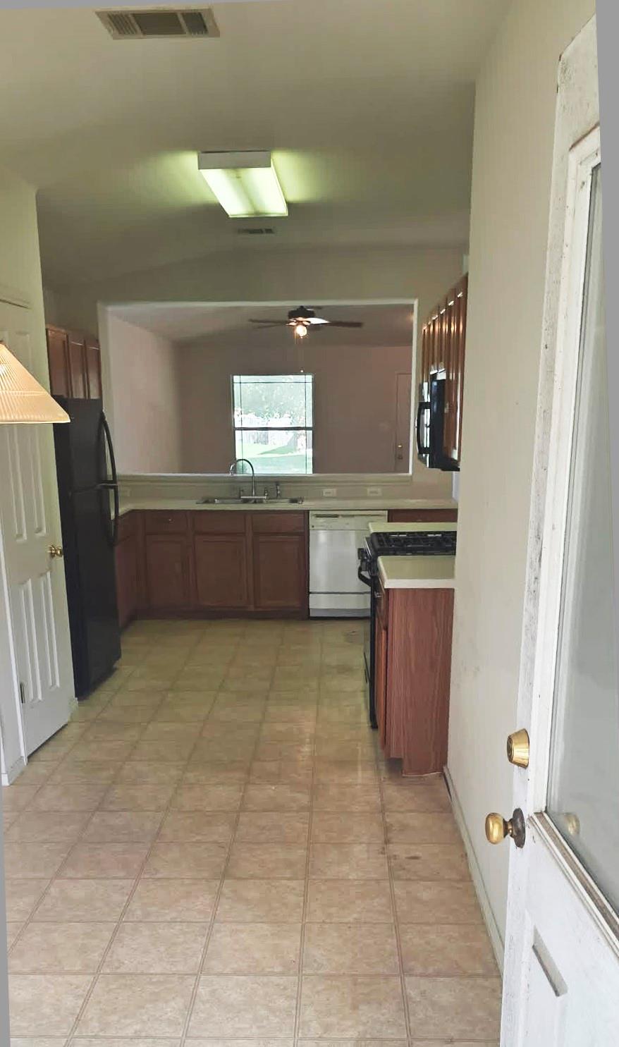 407 Mccarthur DR, Leander, TX 78641